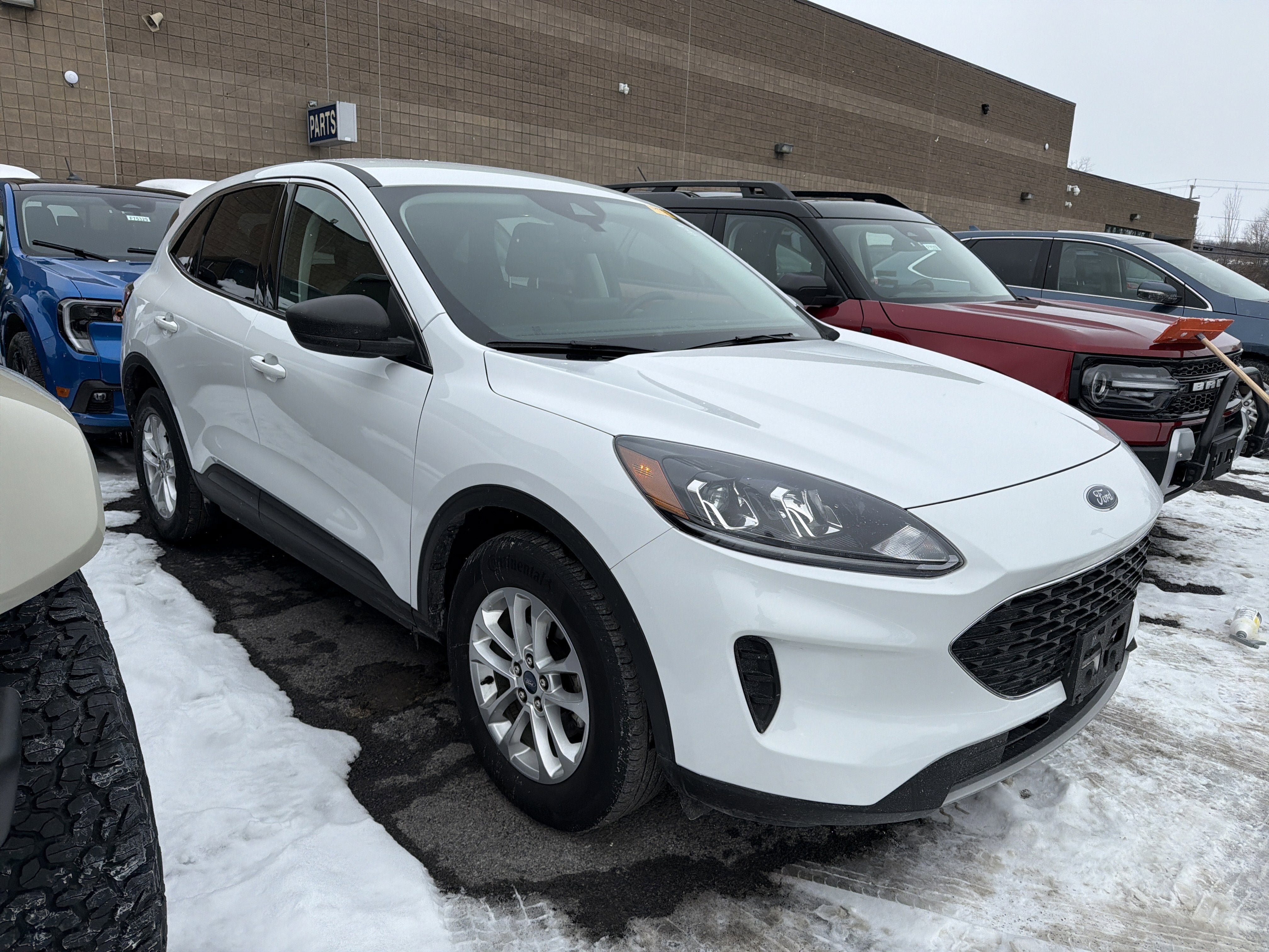 Used 2022 Ford Escape SE with VIN 1FMCU9G69NUB56159 for sale in Fayetteville, NY