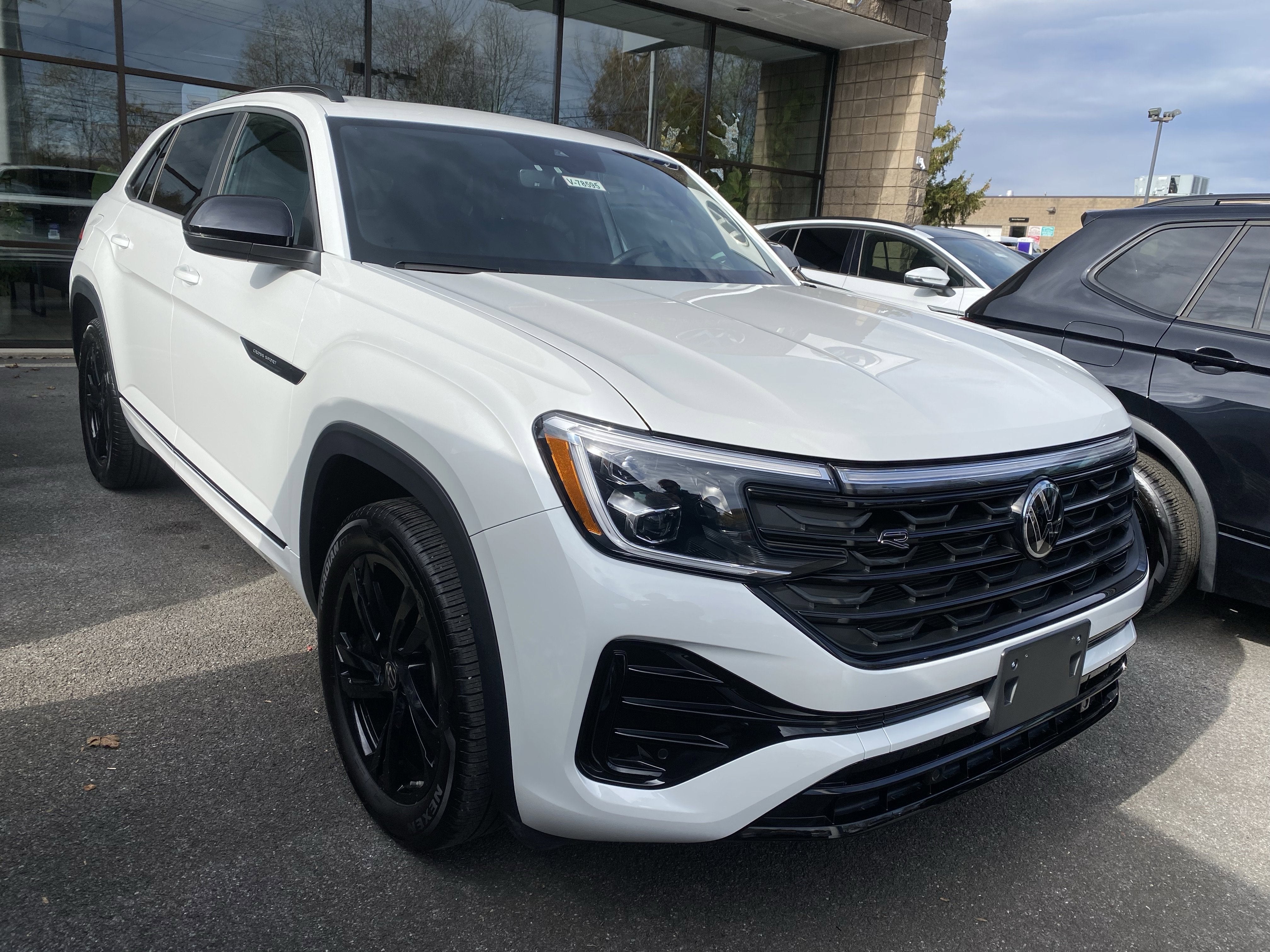 2025 Volkswagen Atlas Cross Sport 2.0T SEL R-Line Black