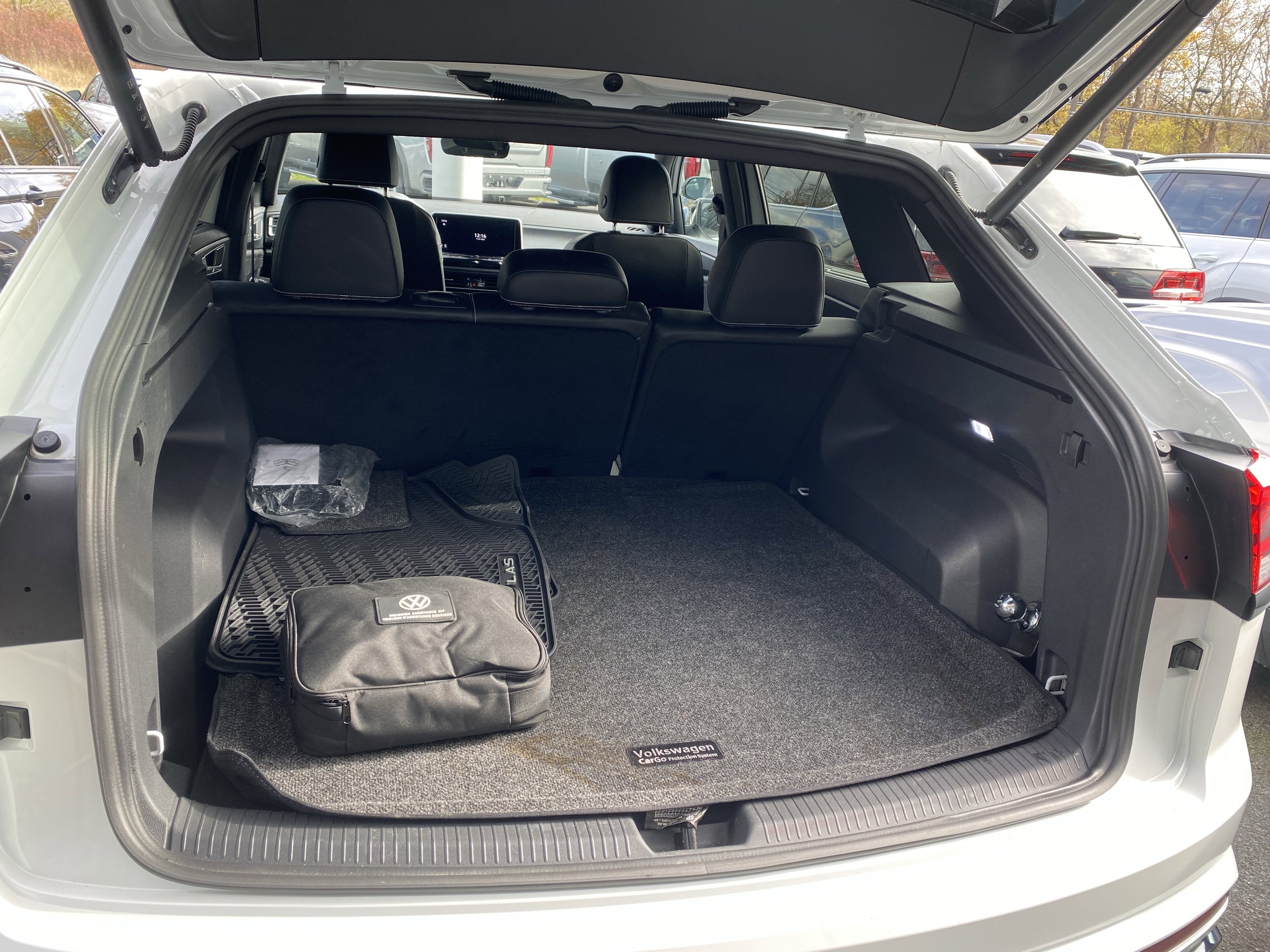 2025 Volkswagen Atlas Cross Sport 2.0T SEL R-Line Black