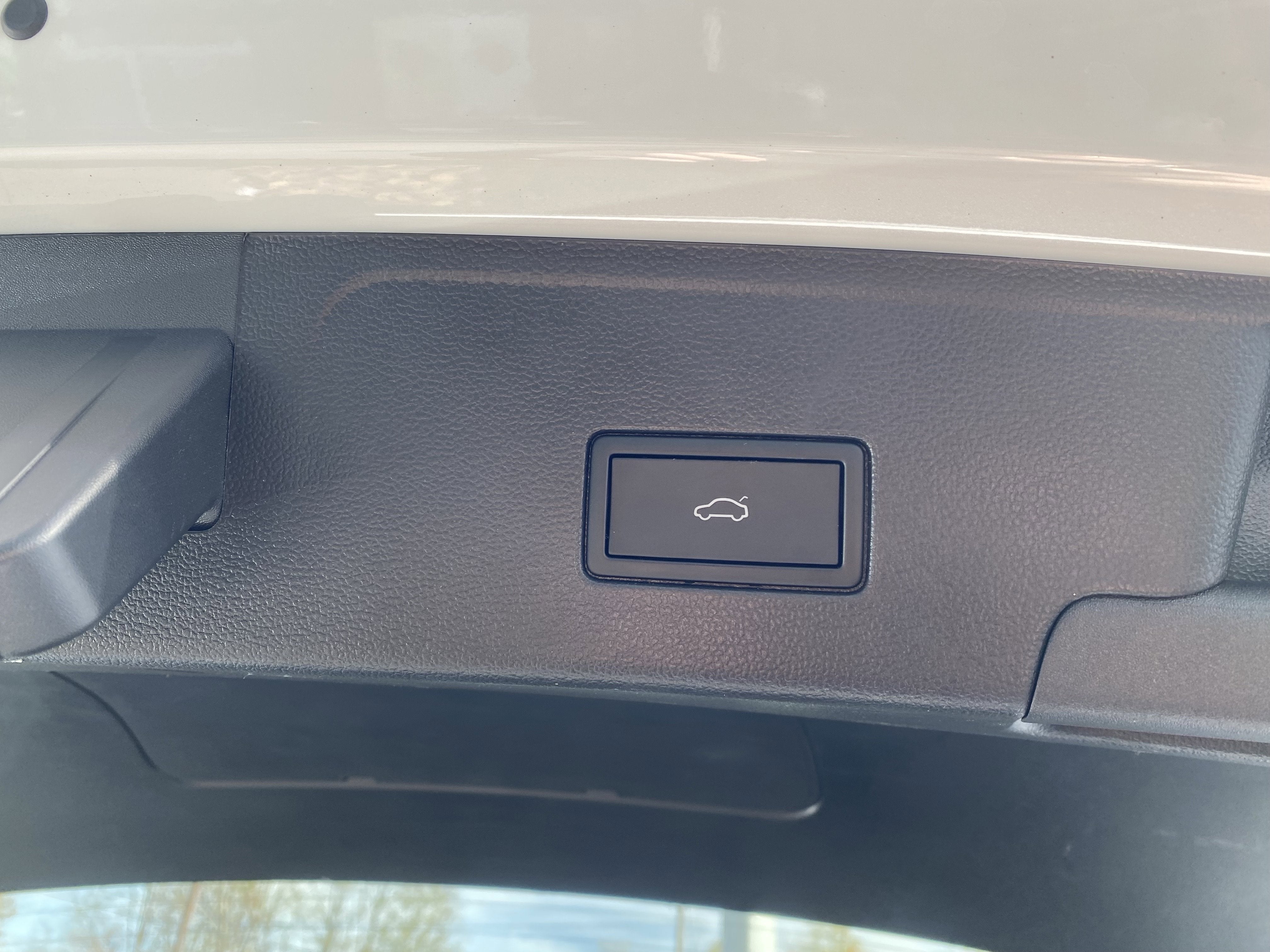 2025 Volkswagen Atlas Cross Sport 2.0T SEL R-Line Black