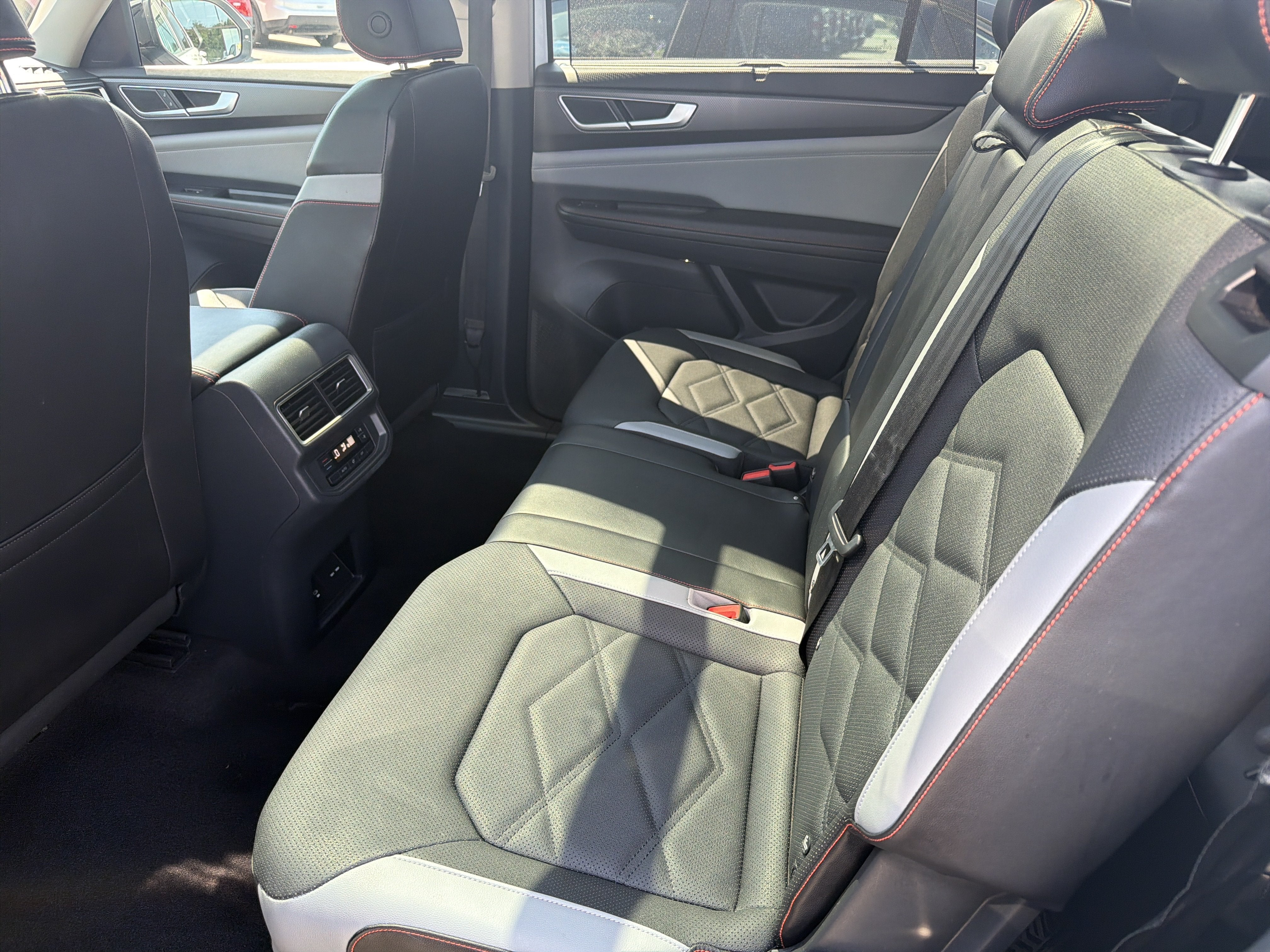 2024 Volkswagen Atlas 2.0T Peak Edition SE w/Technology 4MOTION