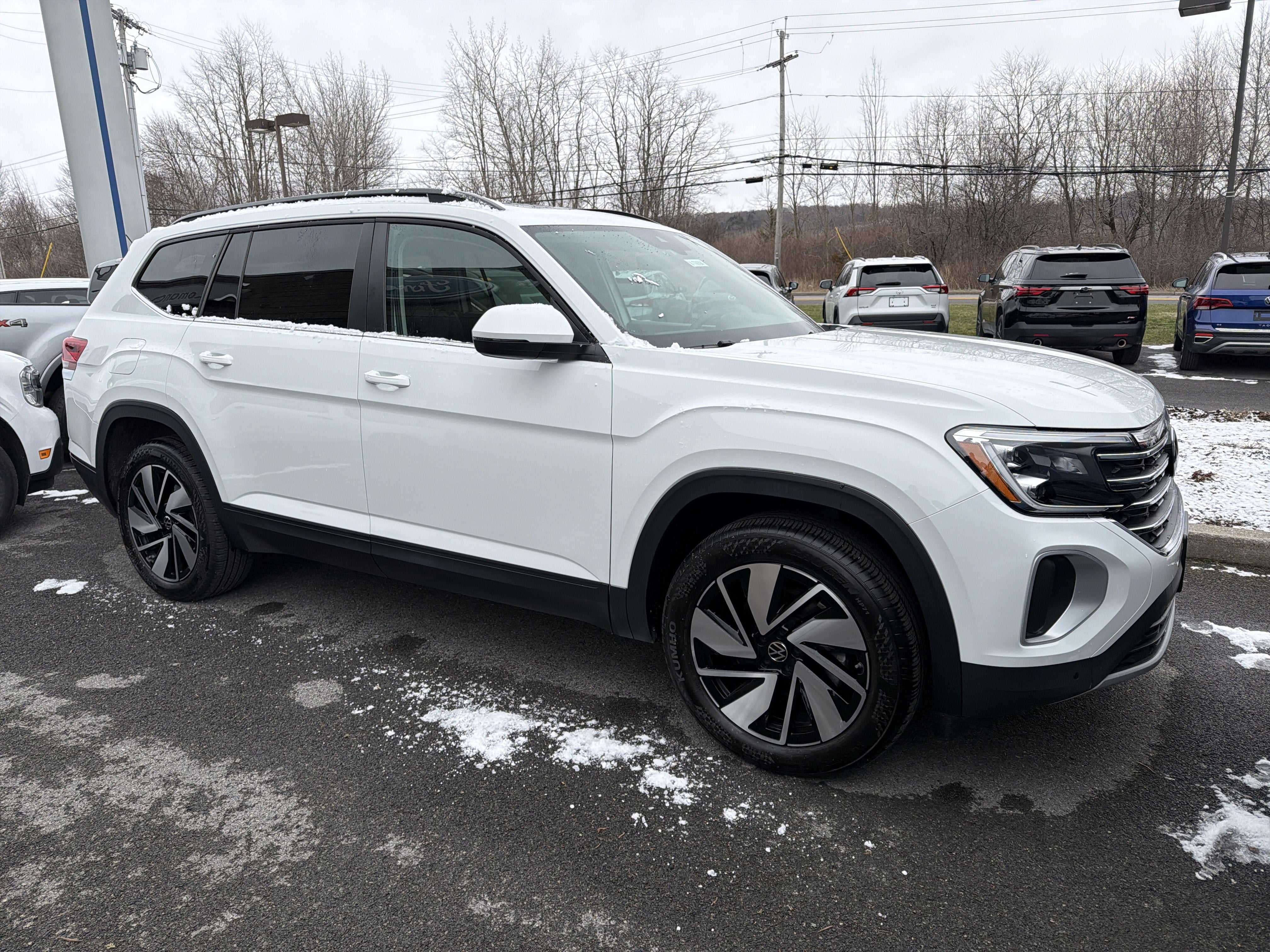 2025 Volkswagen Atlas 2.0T SE w/Technology 4MOTION