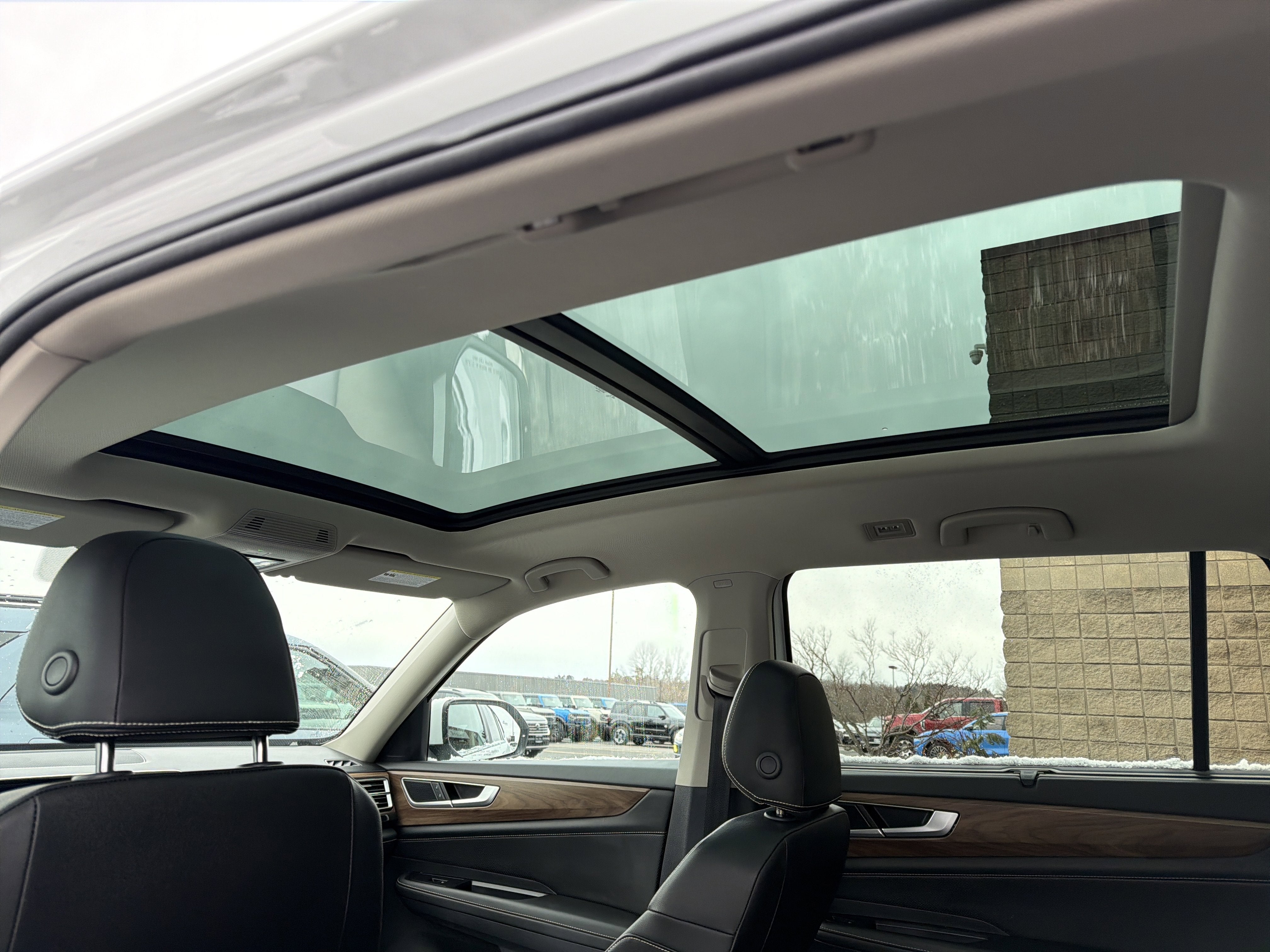 2025 Volkswagen Atlas 2.0T SE w/Technology 4MOTION