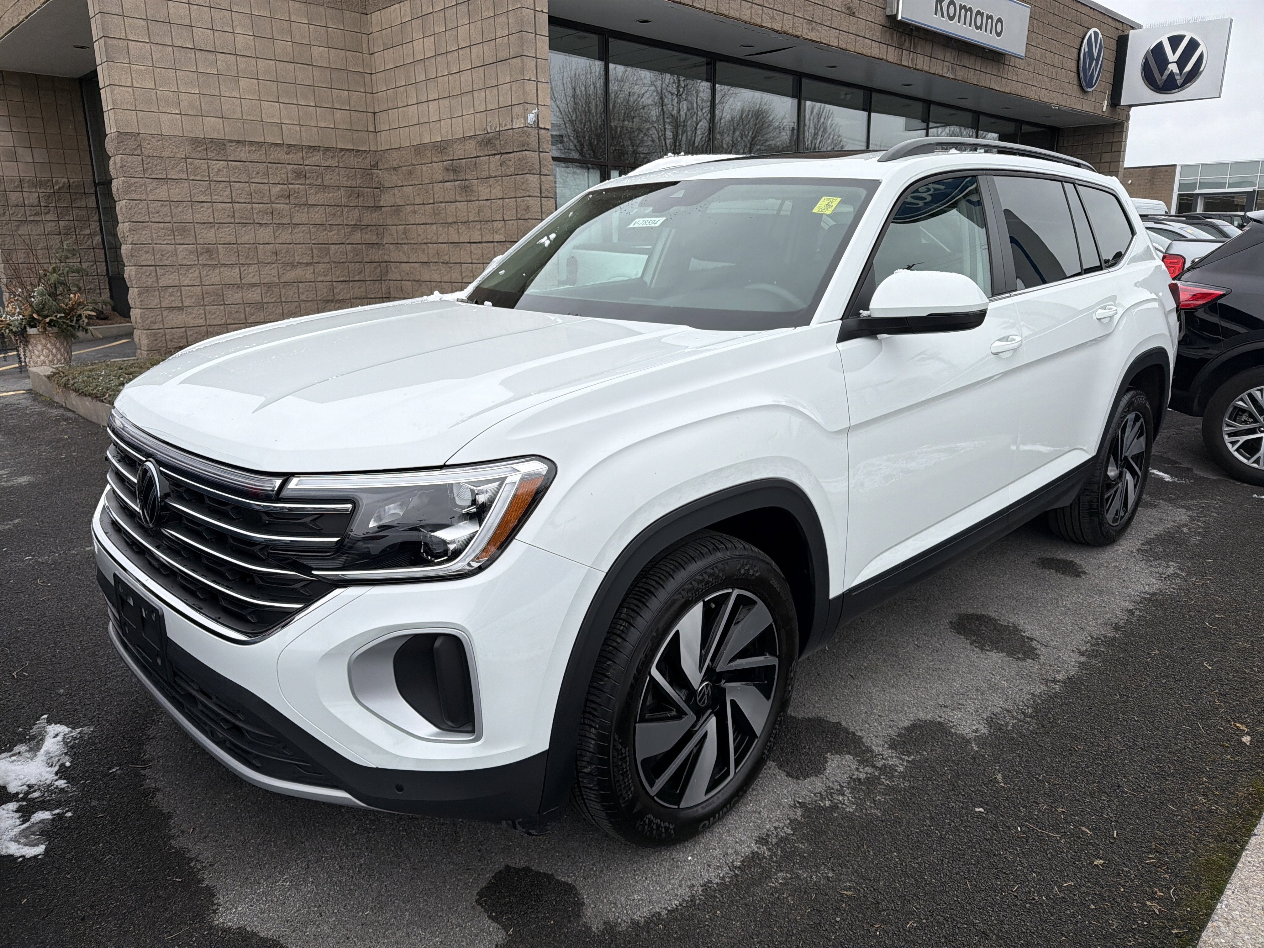 2025 Volkswagen Atlas 2.0T SE w/Technology 4MOTION