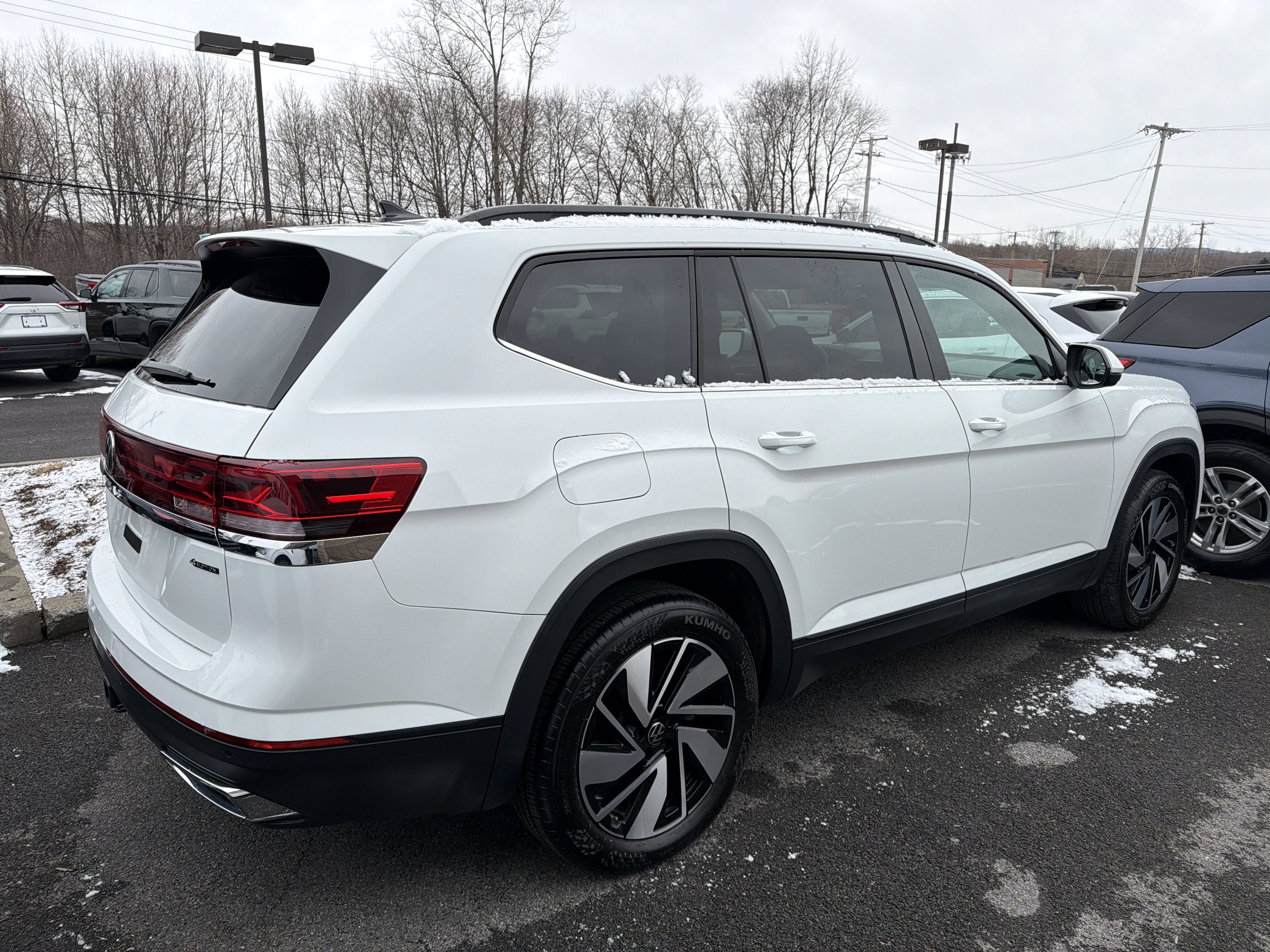 2025 Volkswagen Atlas 2.0T SE w/Technology 4MOTION