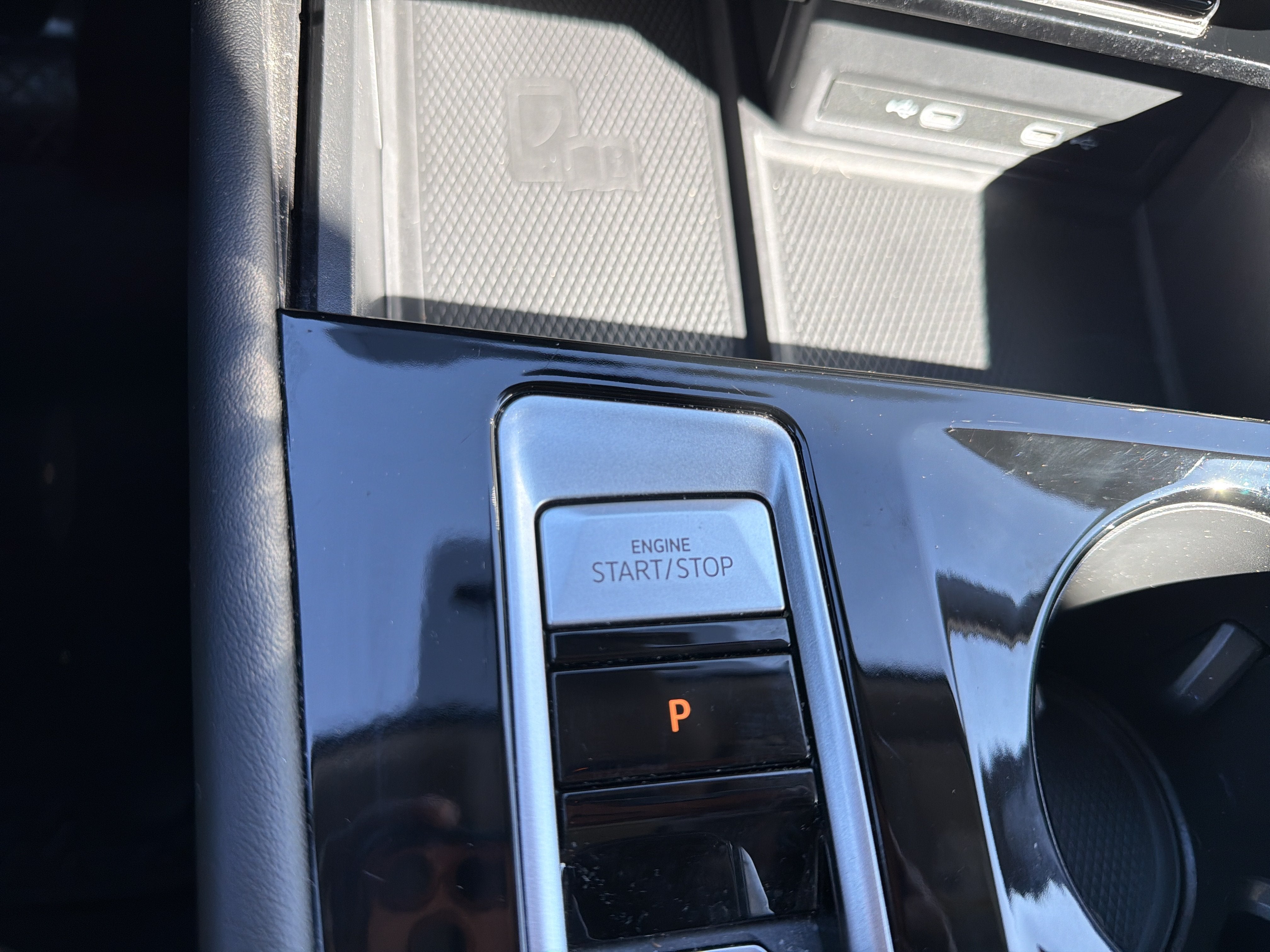 2024 Volkswagen Atlas 2.0T SE w/Technology 4MOTION