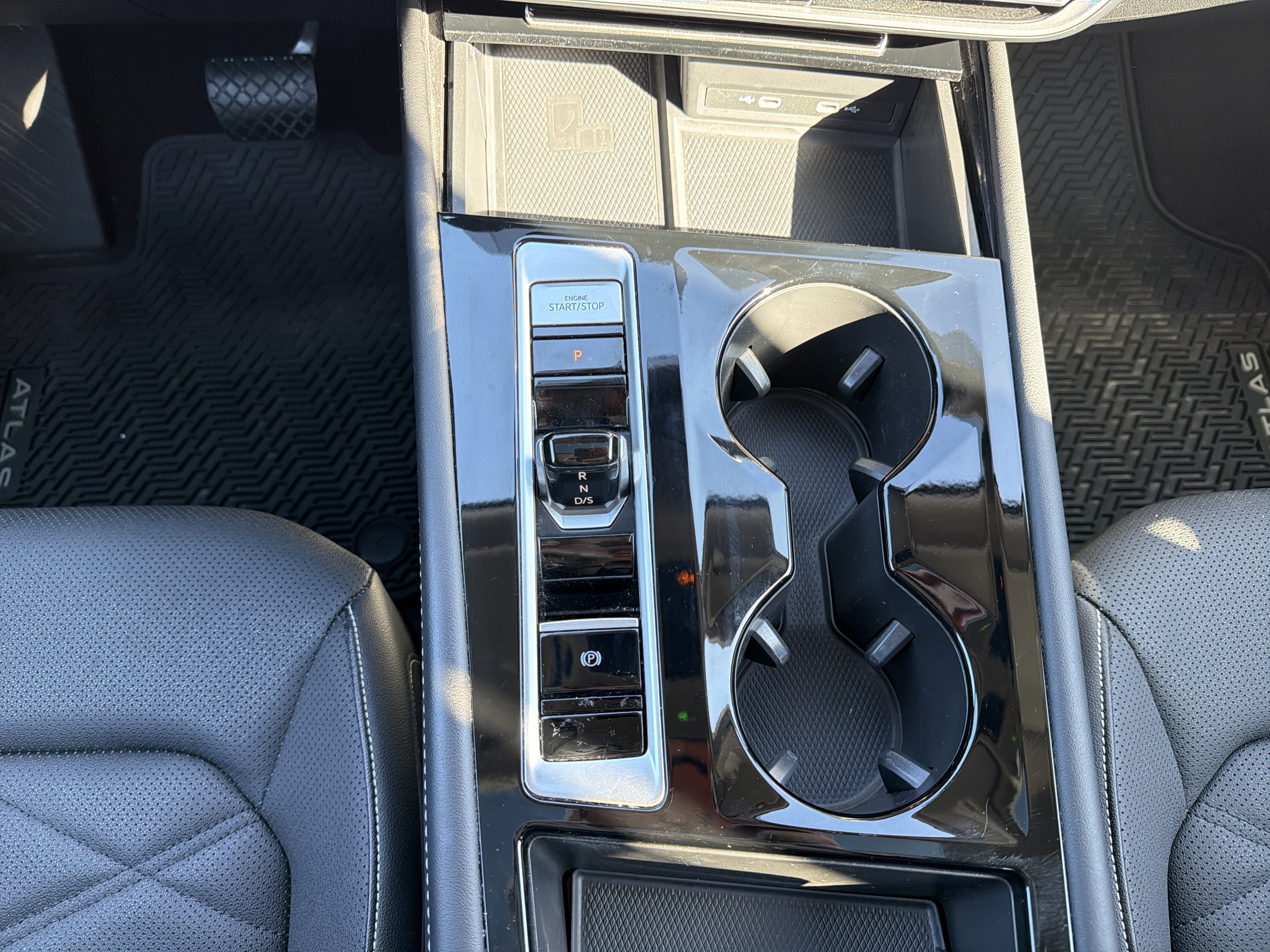 2024 Volkswagen Atlas 2.0T SE w/Technology 4MOTION