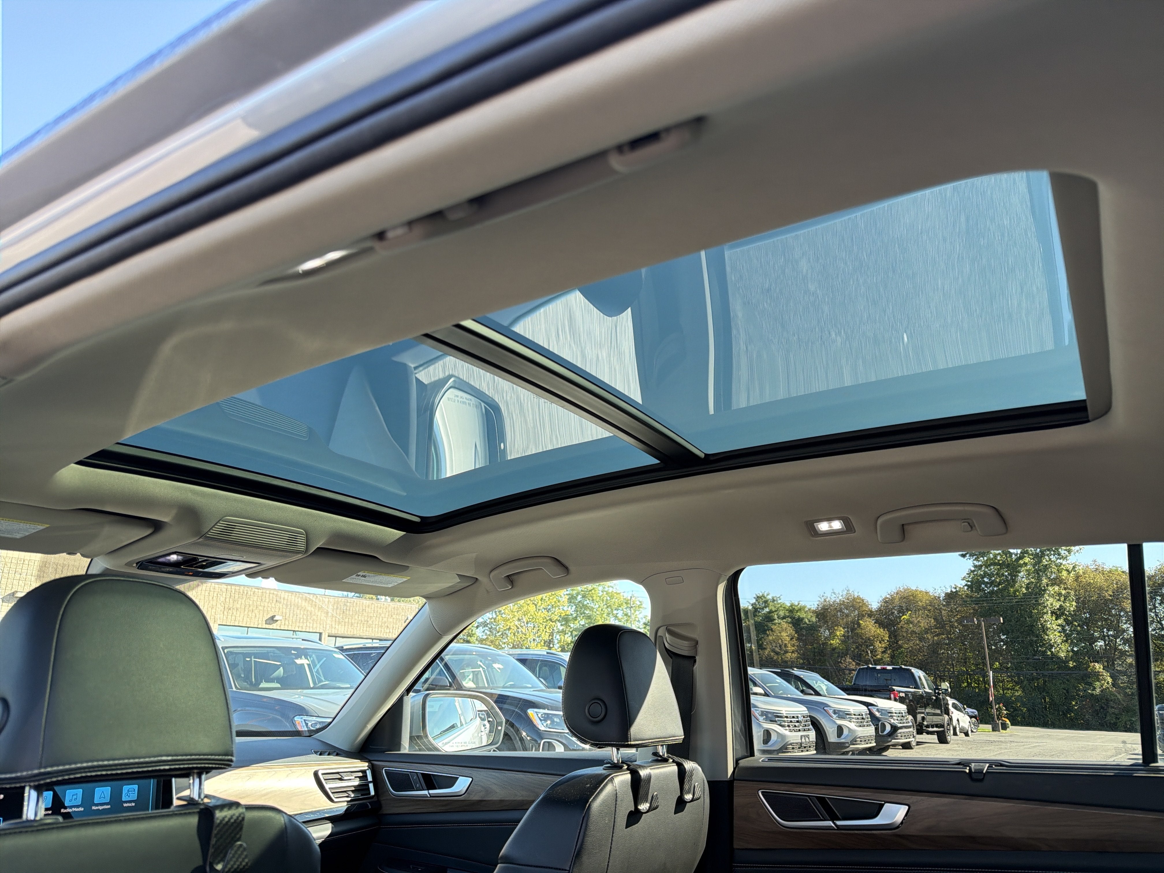 2024 Volkswagen Atlas 2.0T SE w/Technology 4MOTION