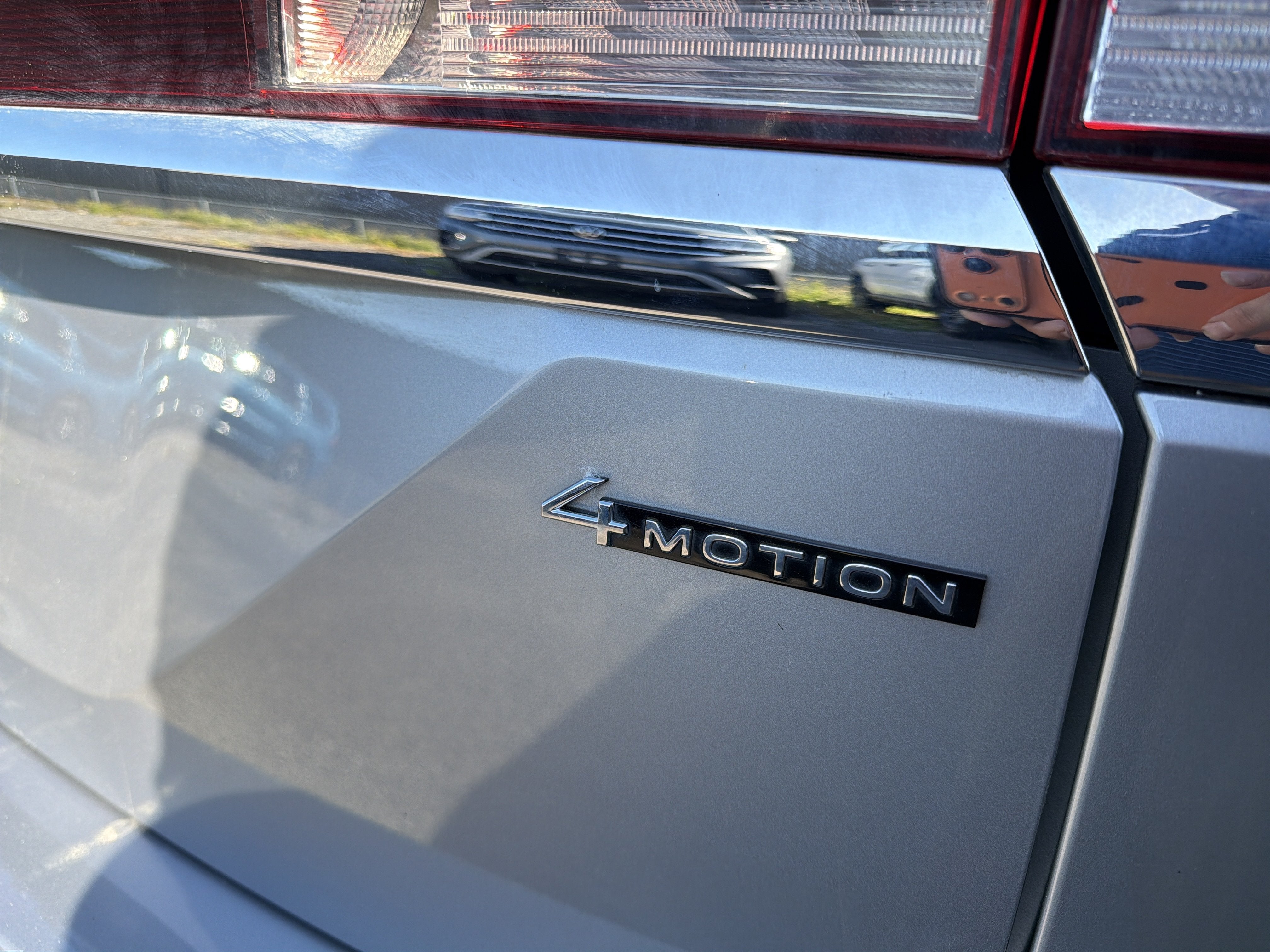 2024 Volkswagen Atlas 2.0T SE w/Technology 4MOTION