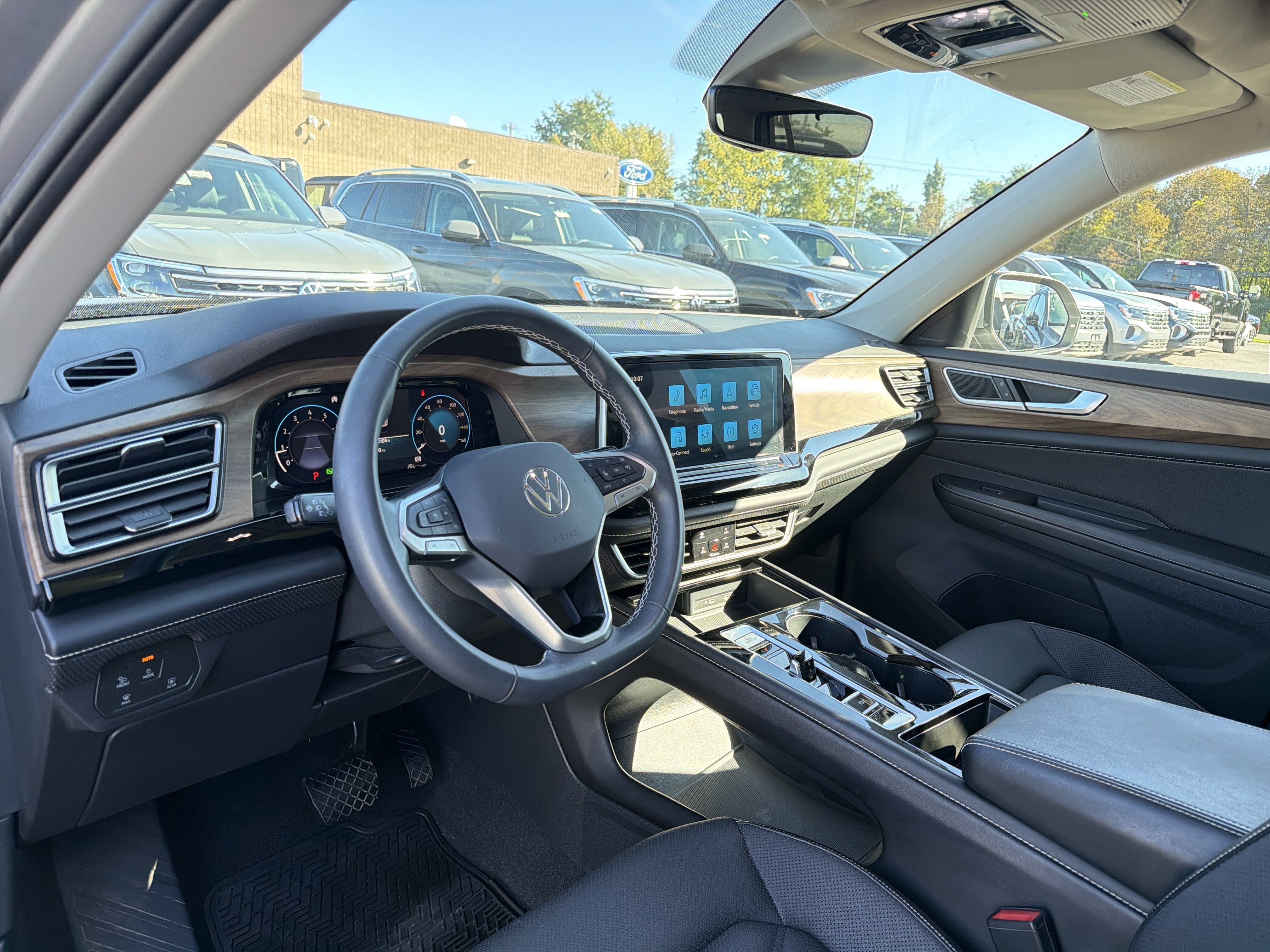 2024 Volkswagen Atlas 2.0T SE w/Technology 4MOTION
