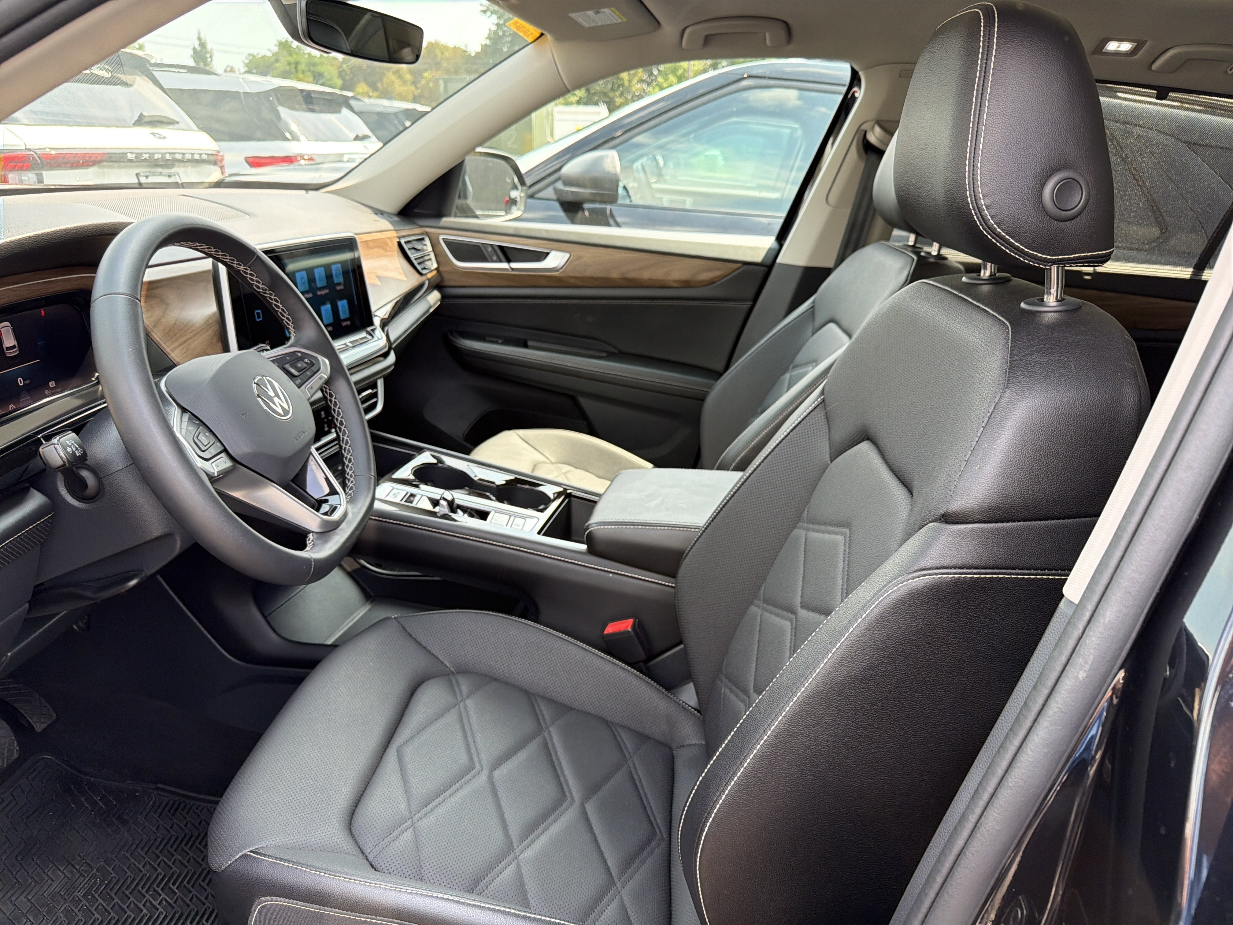 2024 Volkswagen Atlas 2.0T SE w/Technology 4MOTION