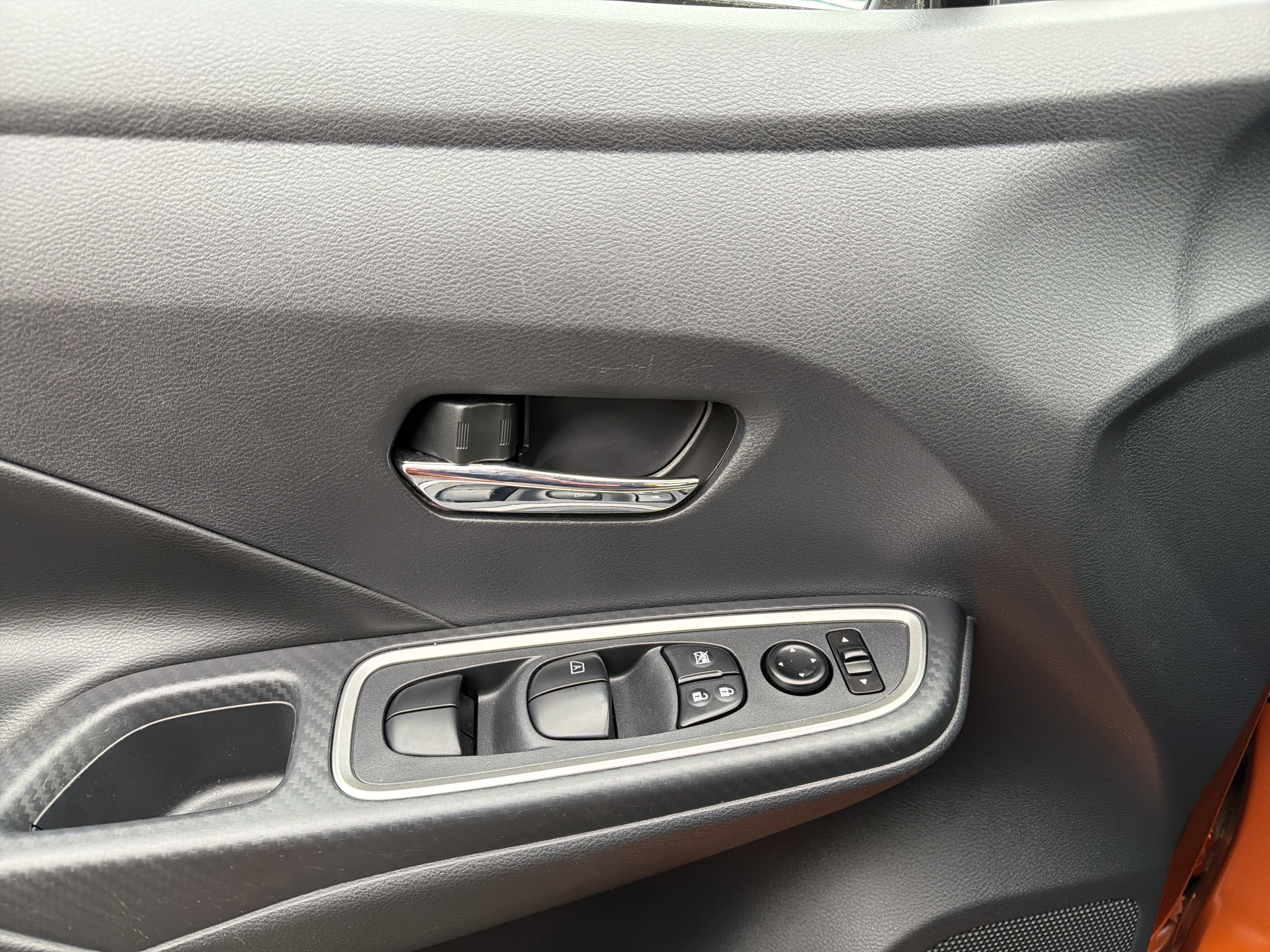 2022 Nissan Versa SR