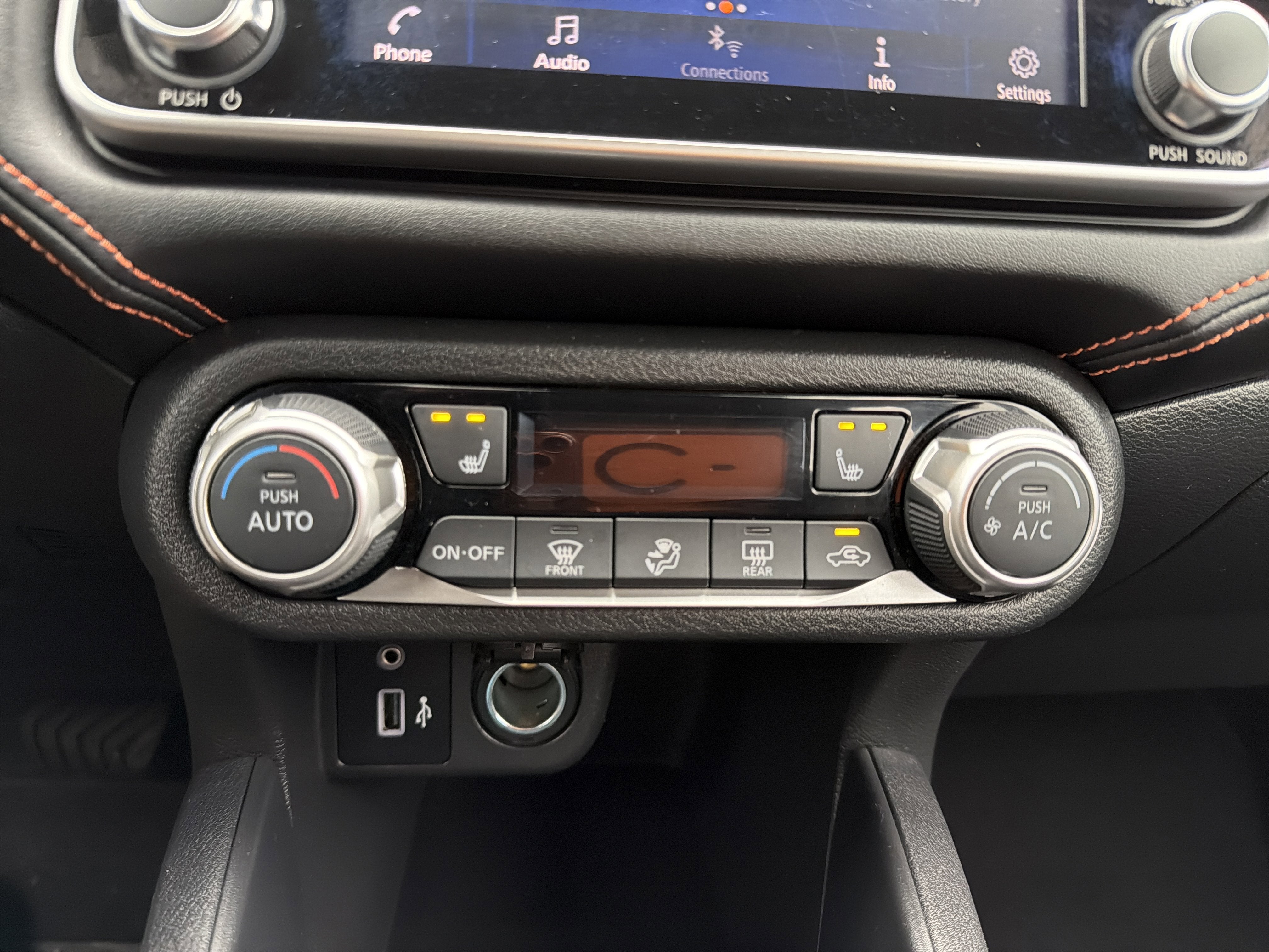 2022 Nissan Versa SR