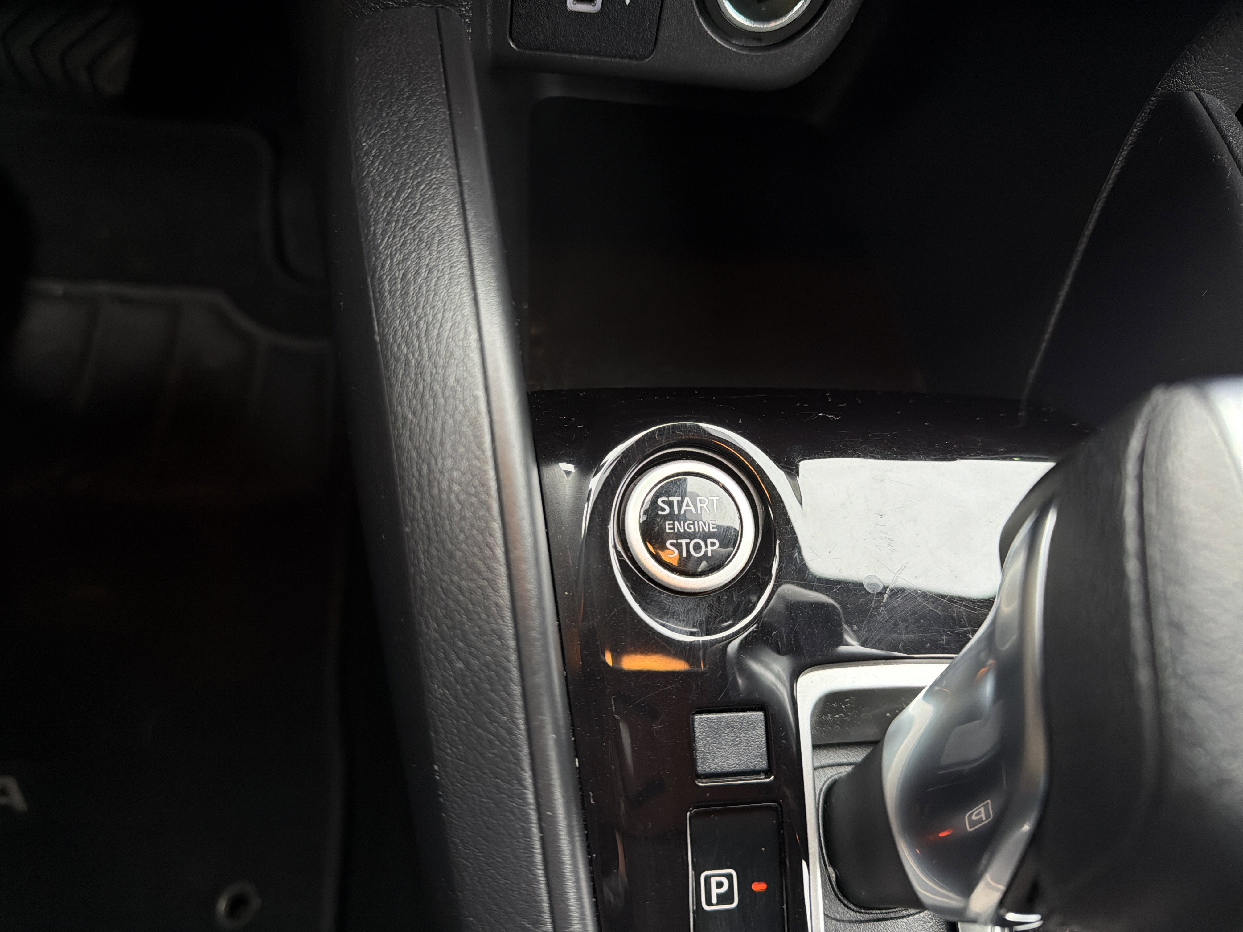 2022 Nissan Versa SR