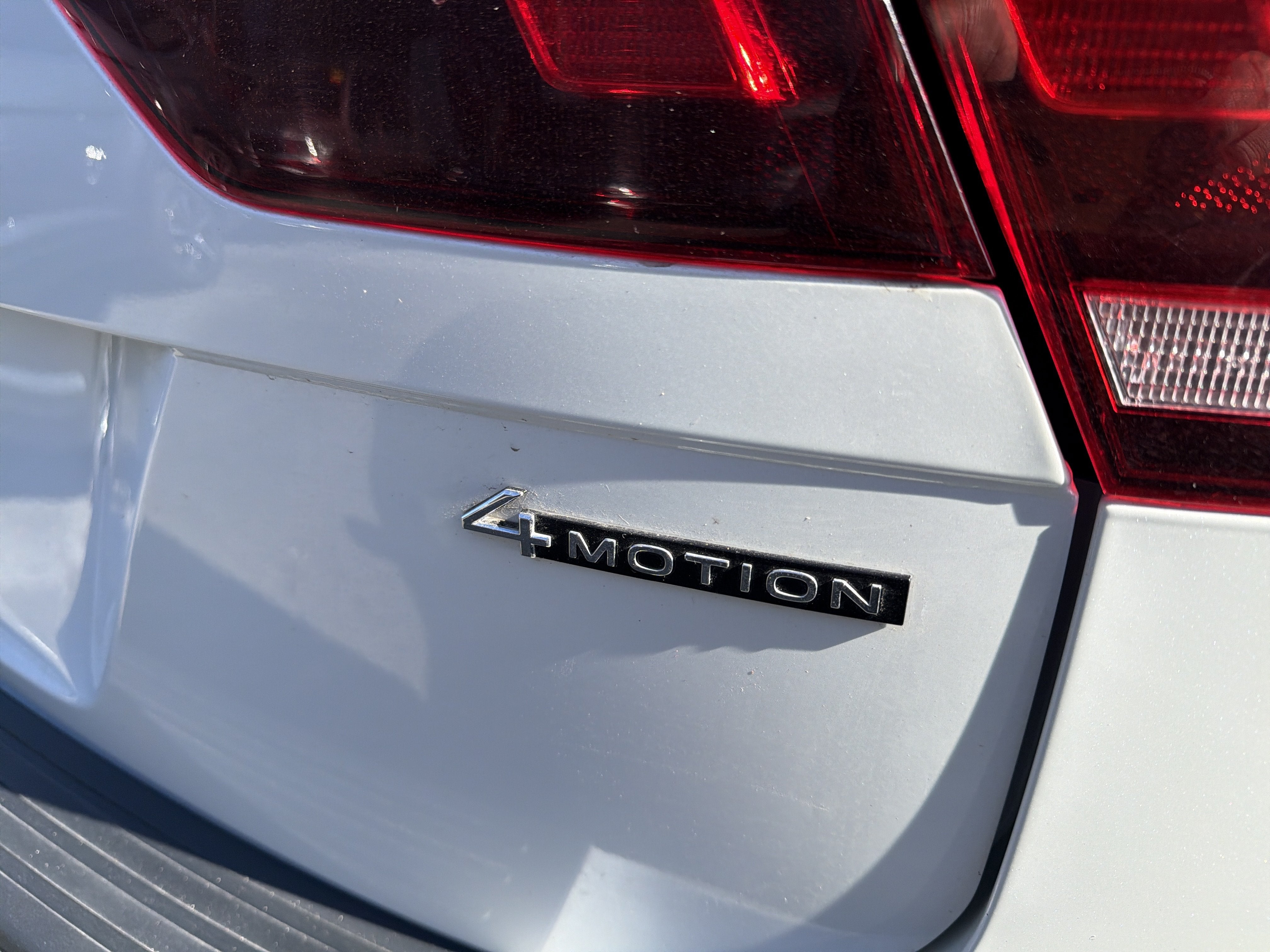 2024 Volkswagen Tiguan 2.0T SEL R-Line 4MOTION