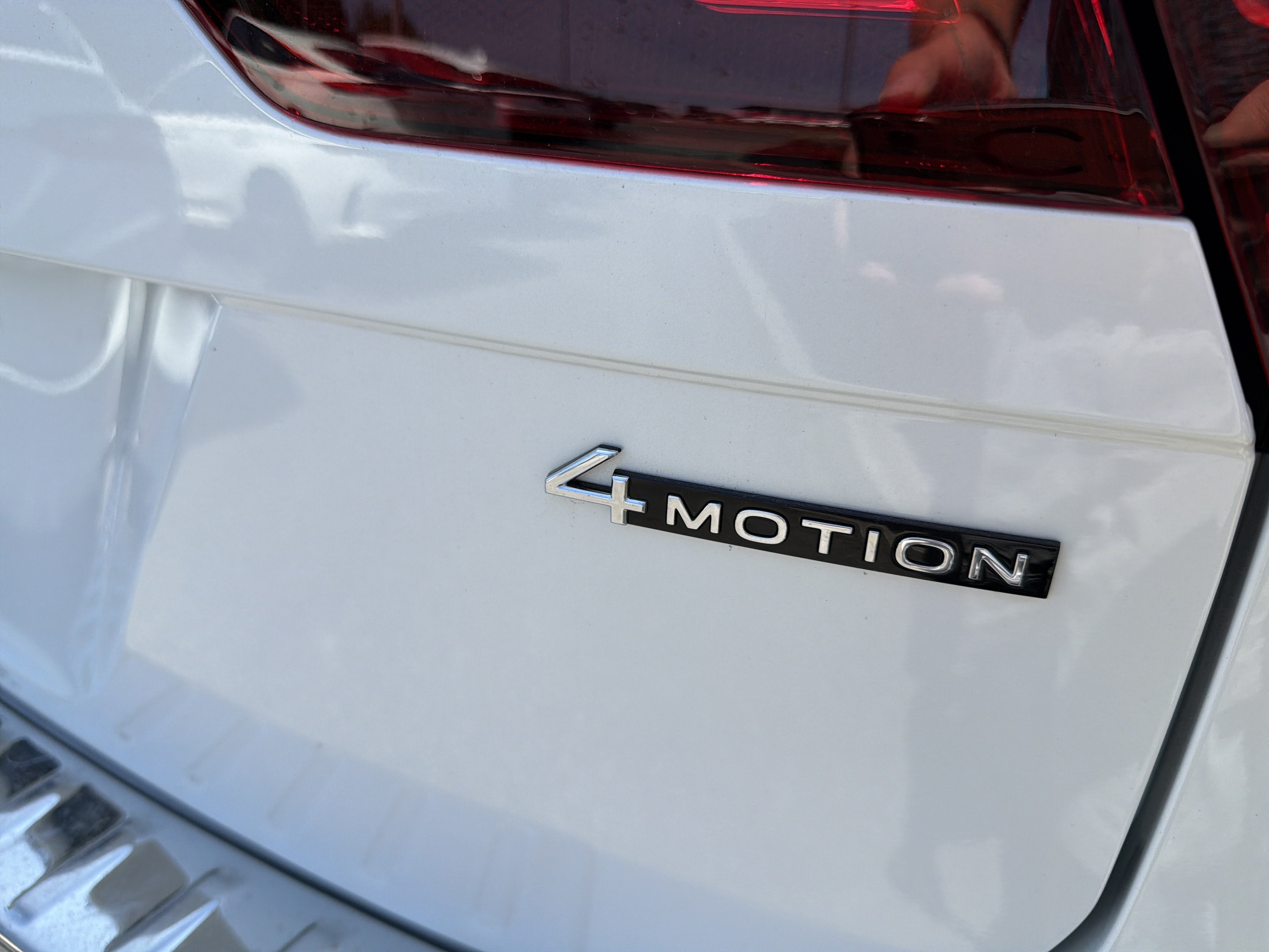 2024 Volkswagen Tiguan 2.0T SEL R-Line 4MOTION