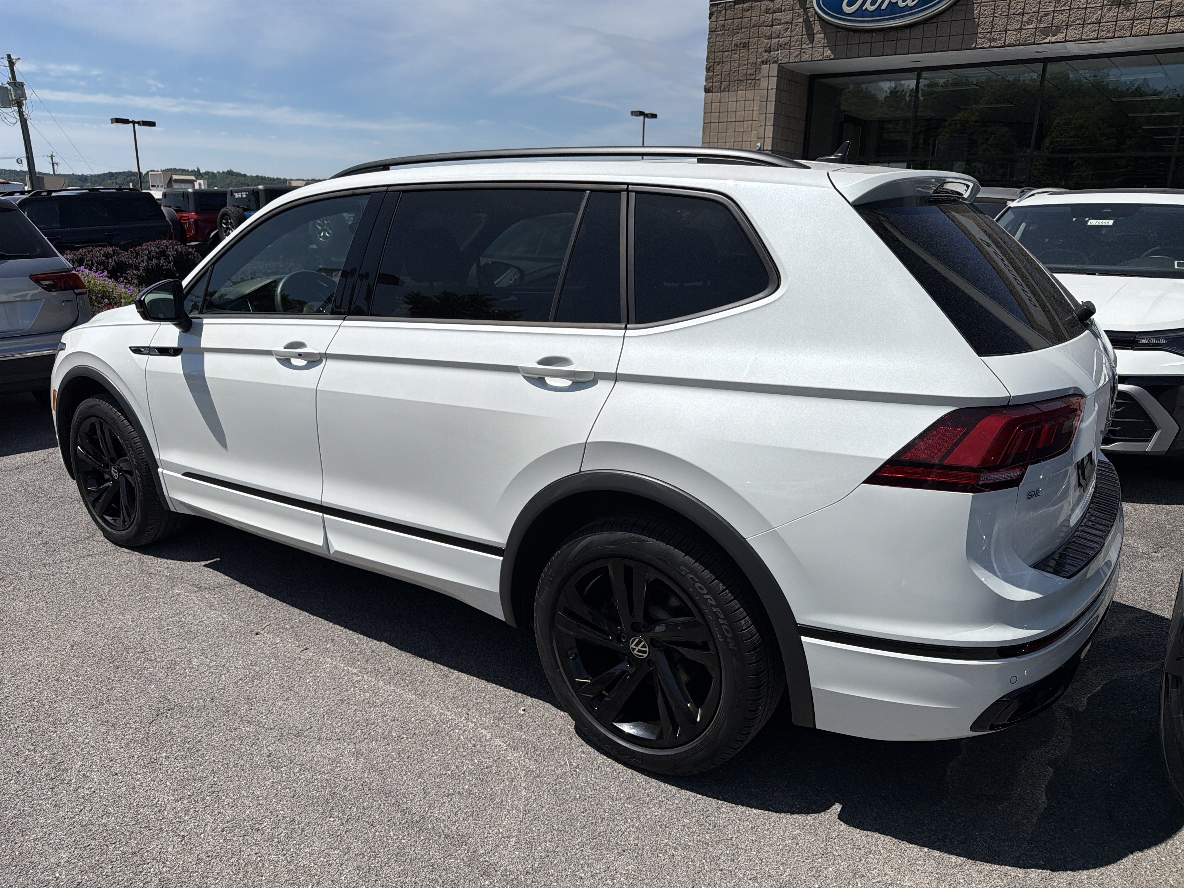 2024 Volkswagen Tiguan 2.0T SE R-Line Black 4MOTION