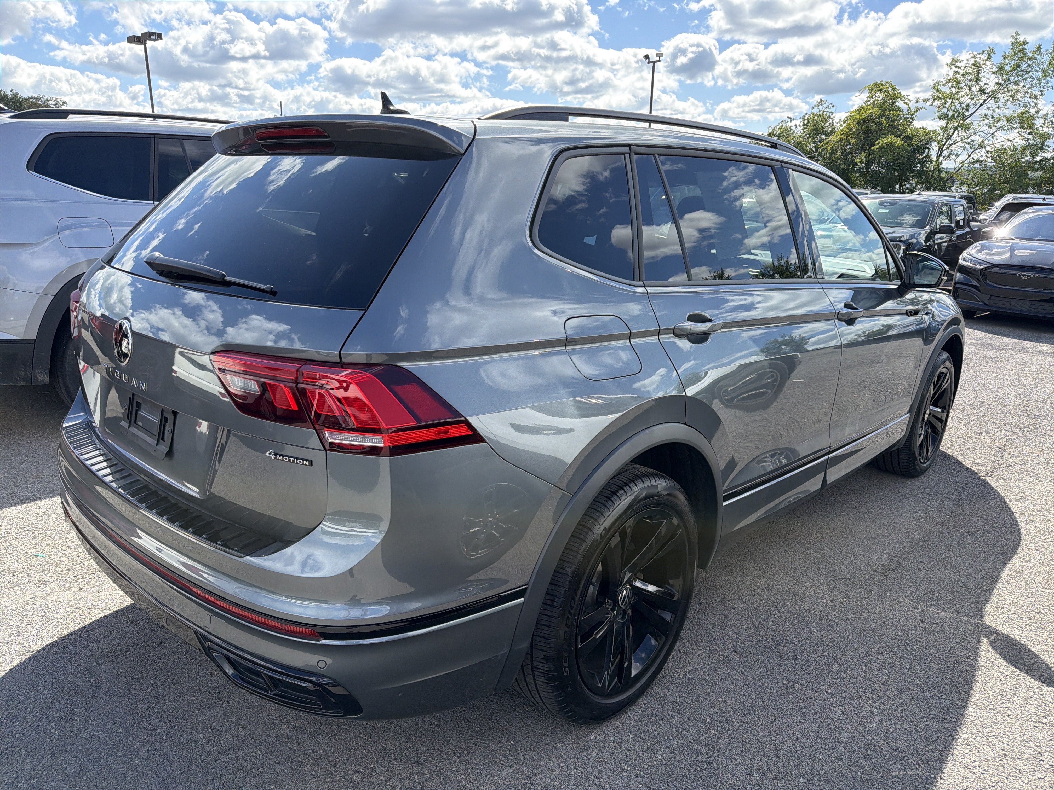 2024 Volkswagen Tiguan 2.0T SE R-Line Black 4MOTION