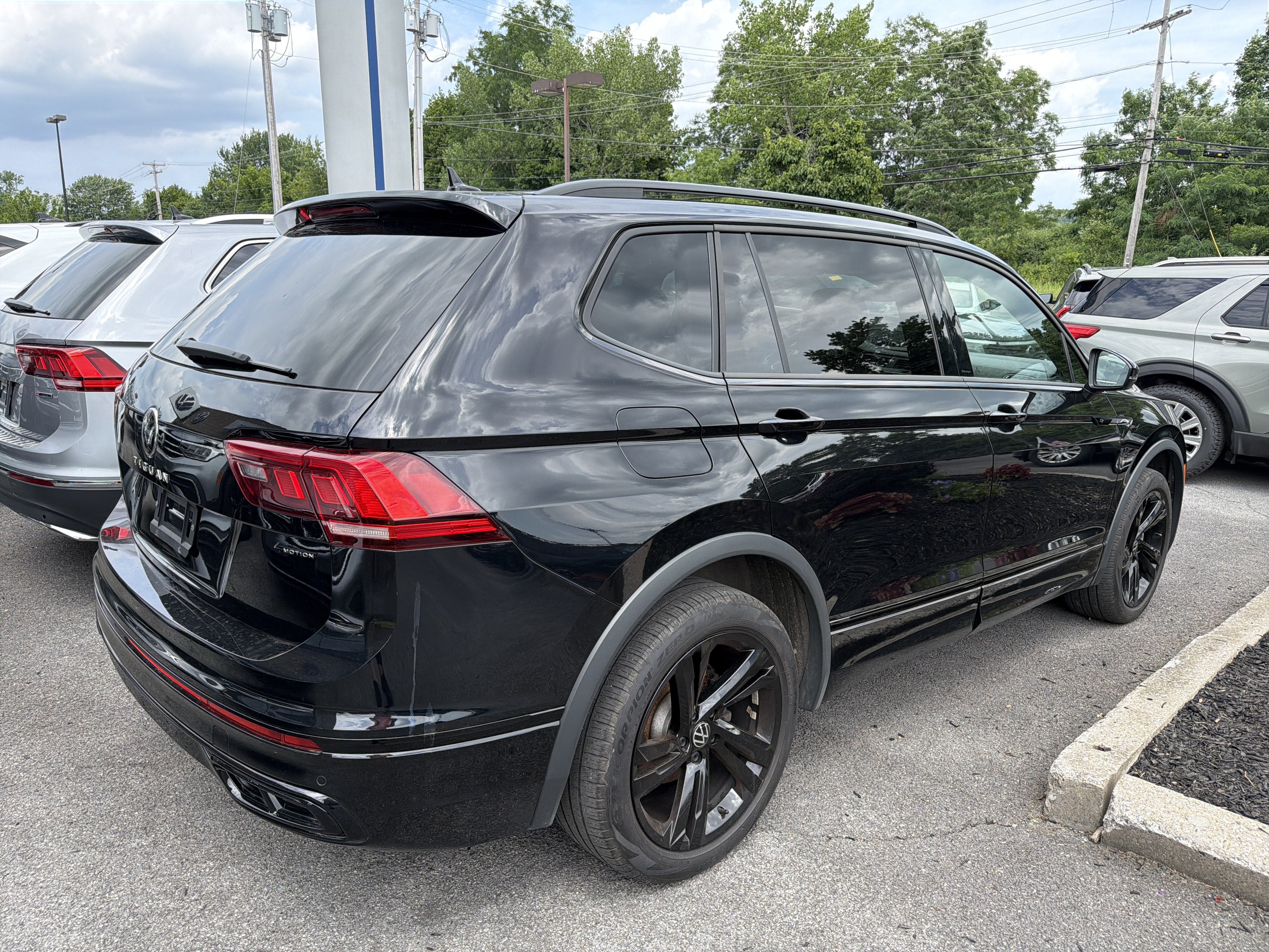 2024 Volkswagen Tiguan 2.0T SE R-Line Black 4MOTION