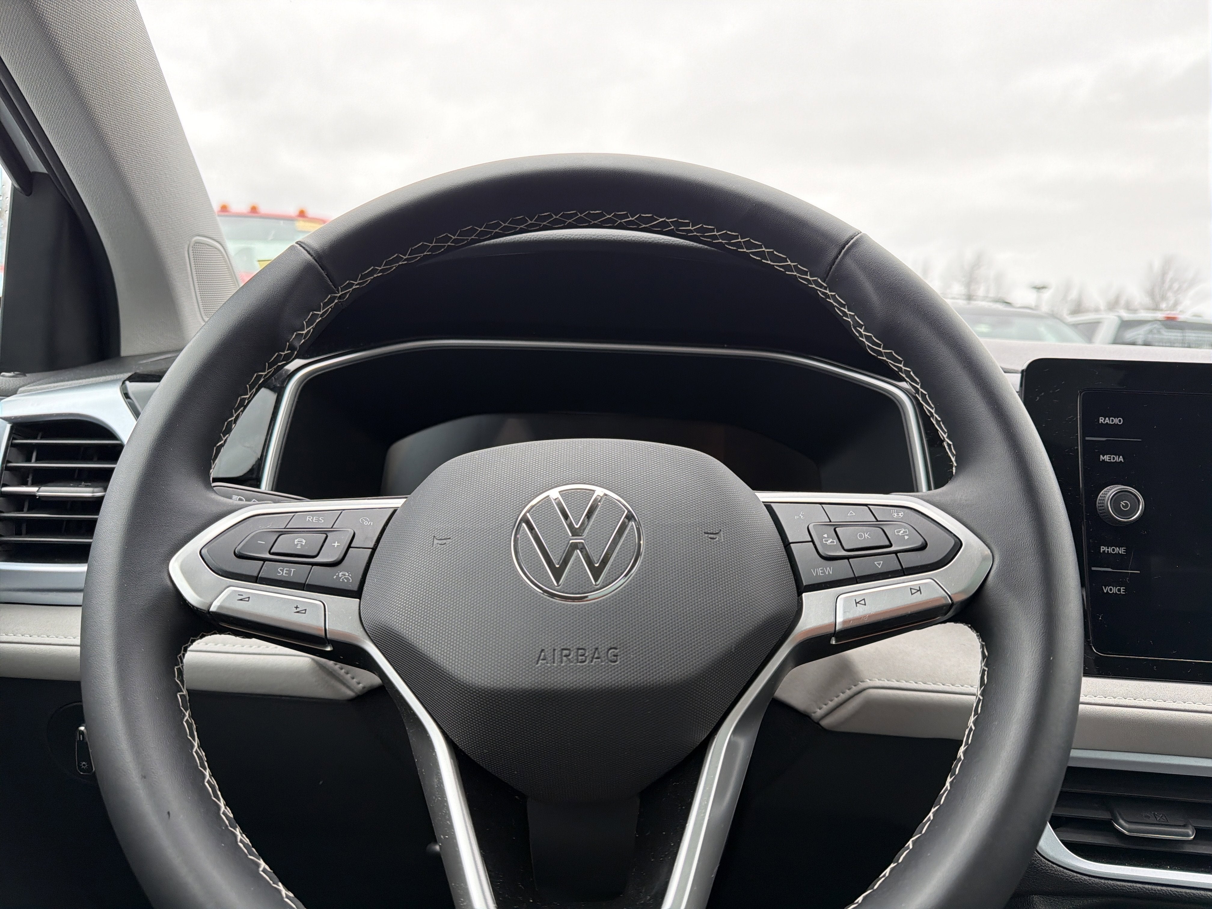 2025 Volkswagen Taos SE 4MOTION