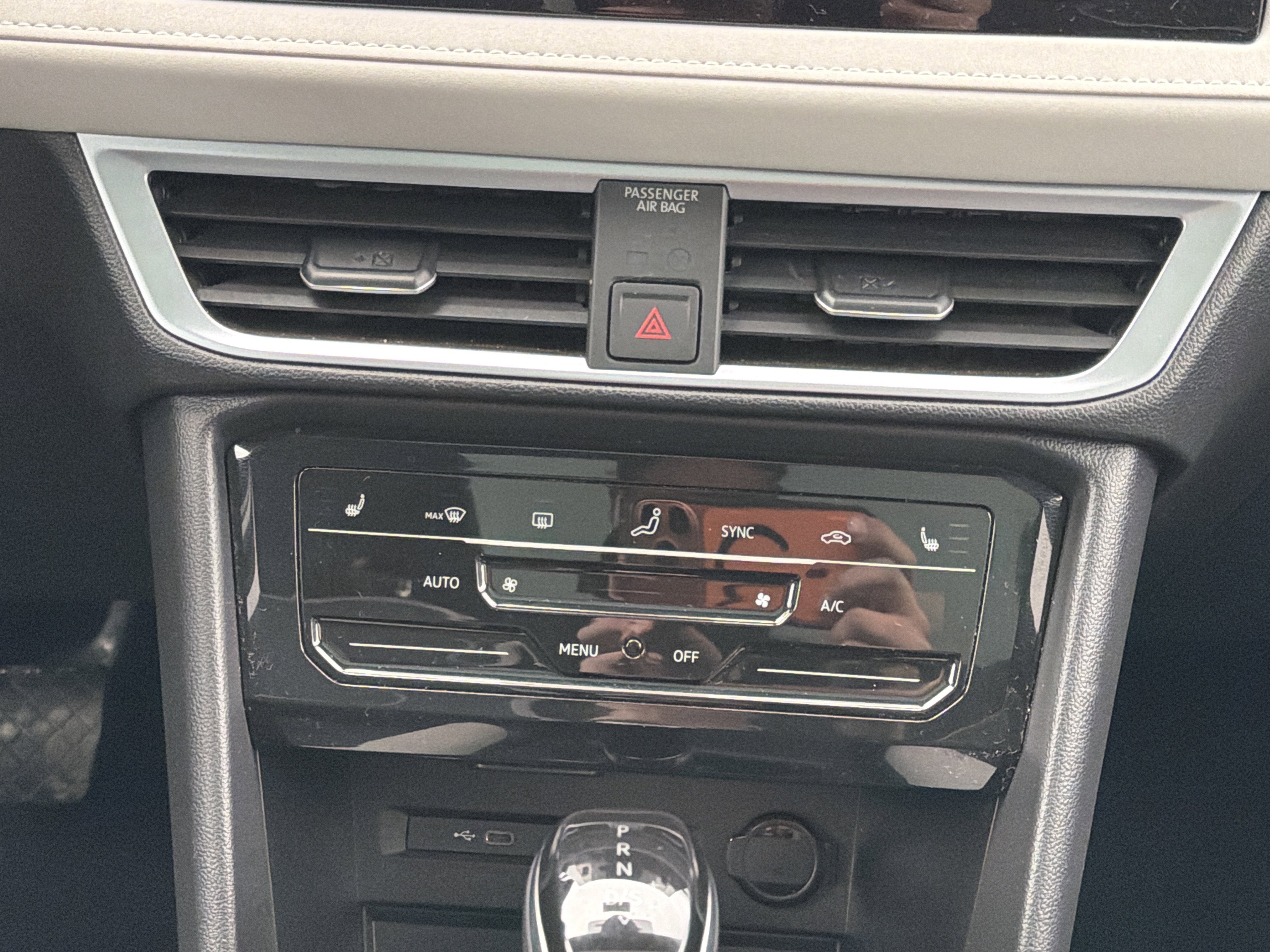 2025 Volkswagen Taos SE 4MOTION