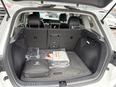 2025 Volkswagen Taos SE 4MOTION