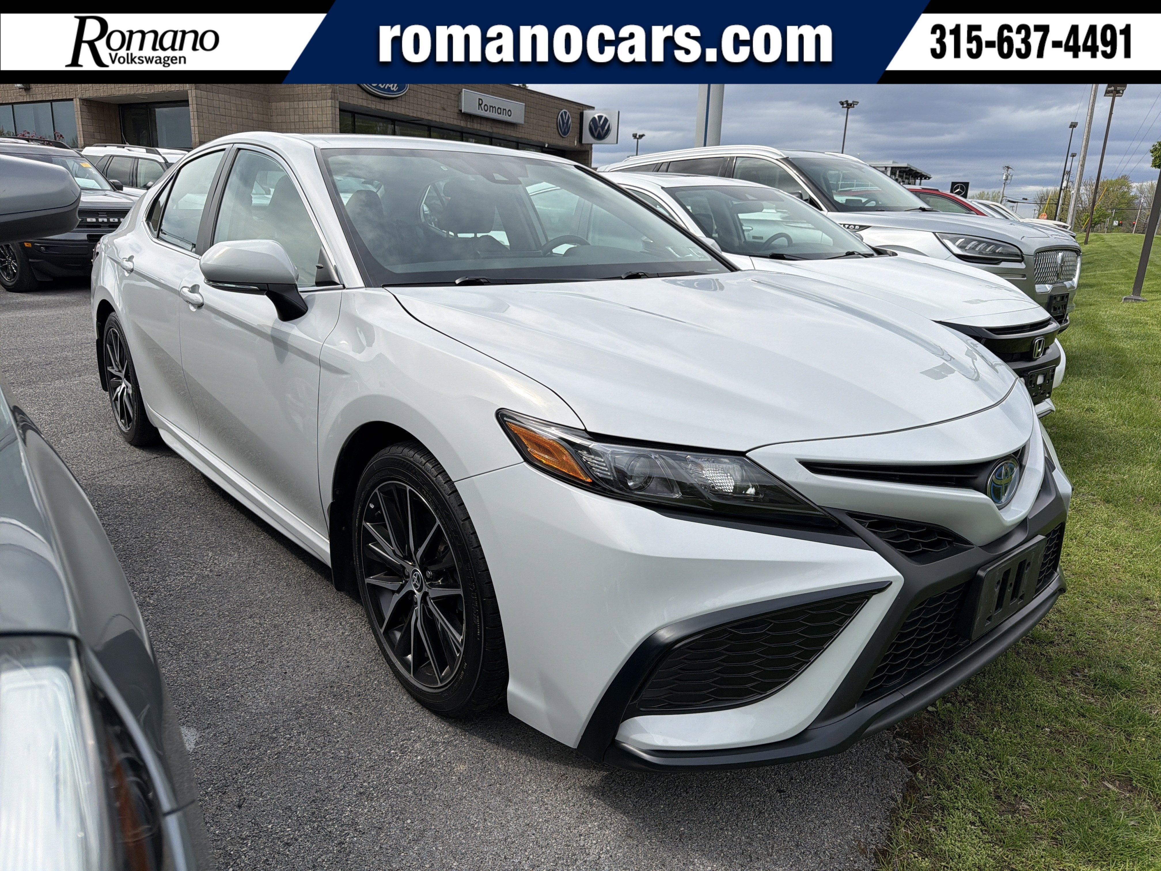 2023 Toyota Camry Hybrid SE