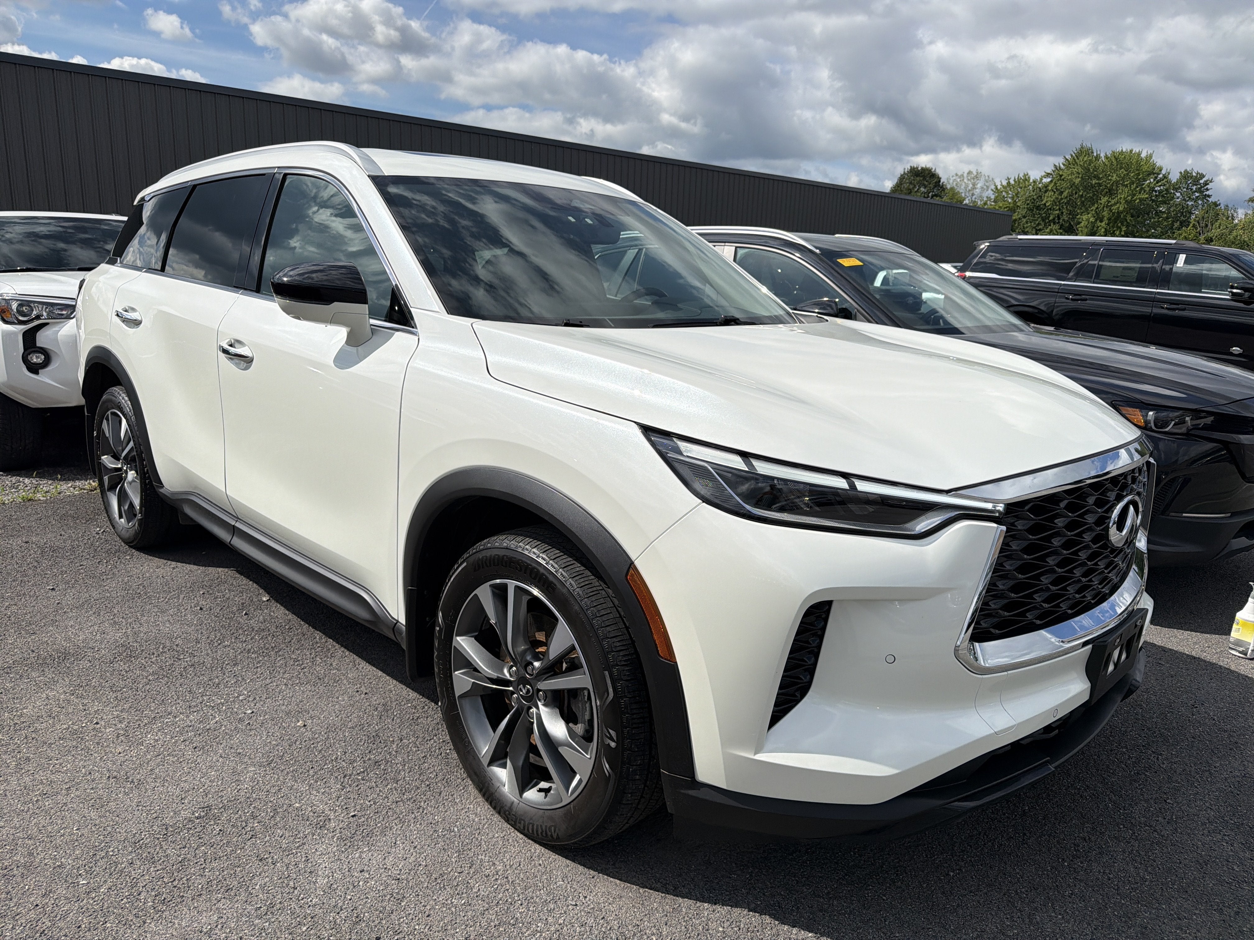 2025 INFINITI QX60 LUXE