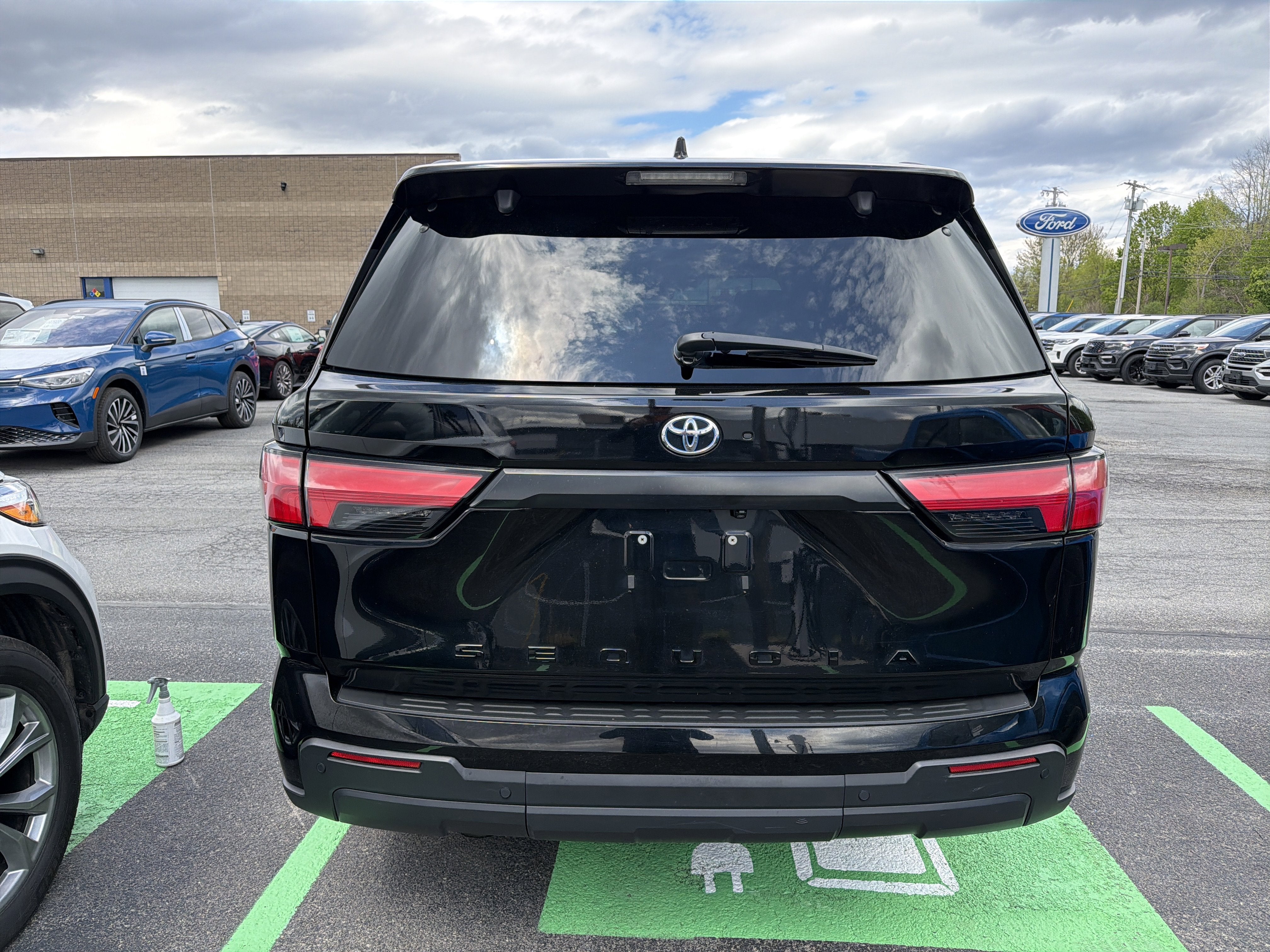 2023 Toyota Sequoia SR5