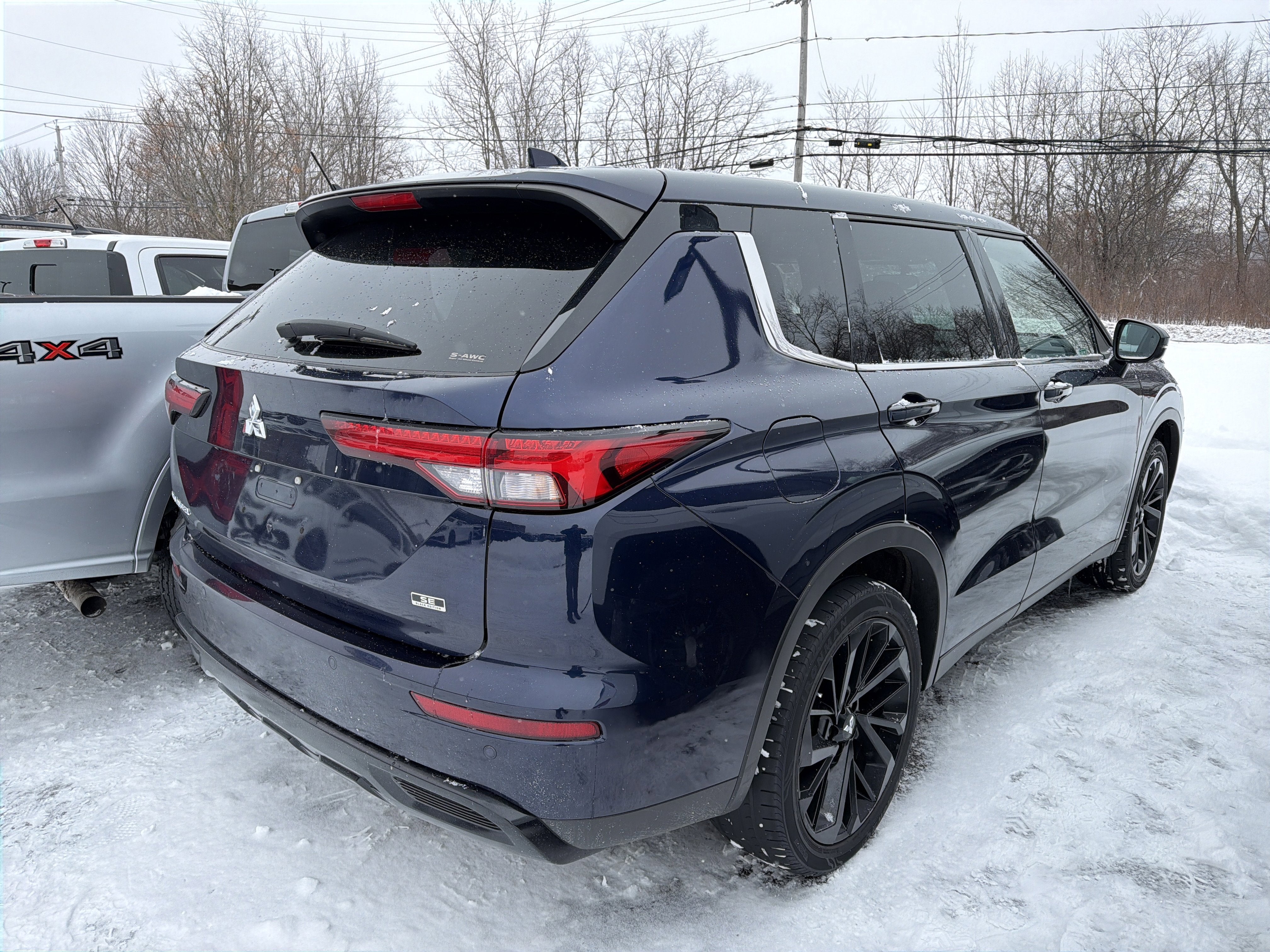 2023 Mitsubishi Outlander SE Black Edition