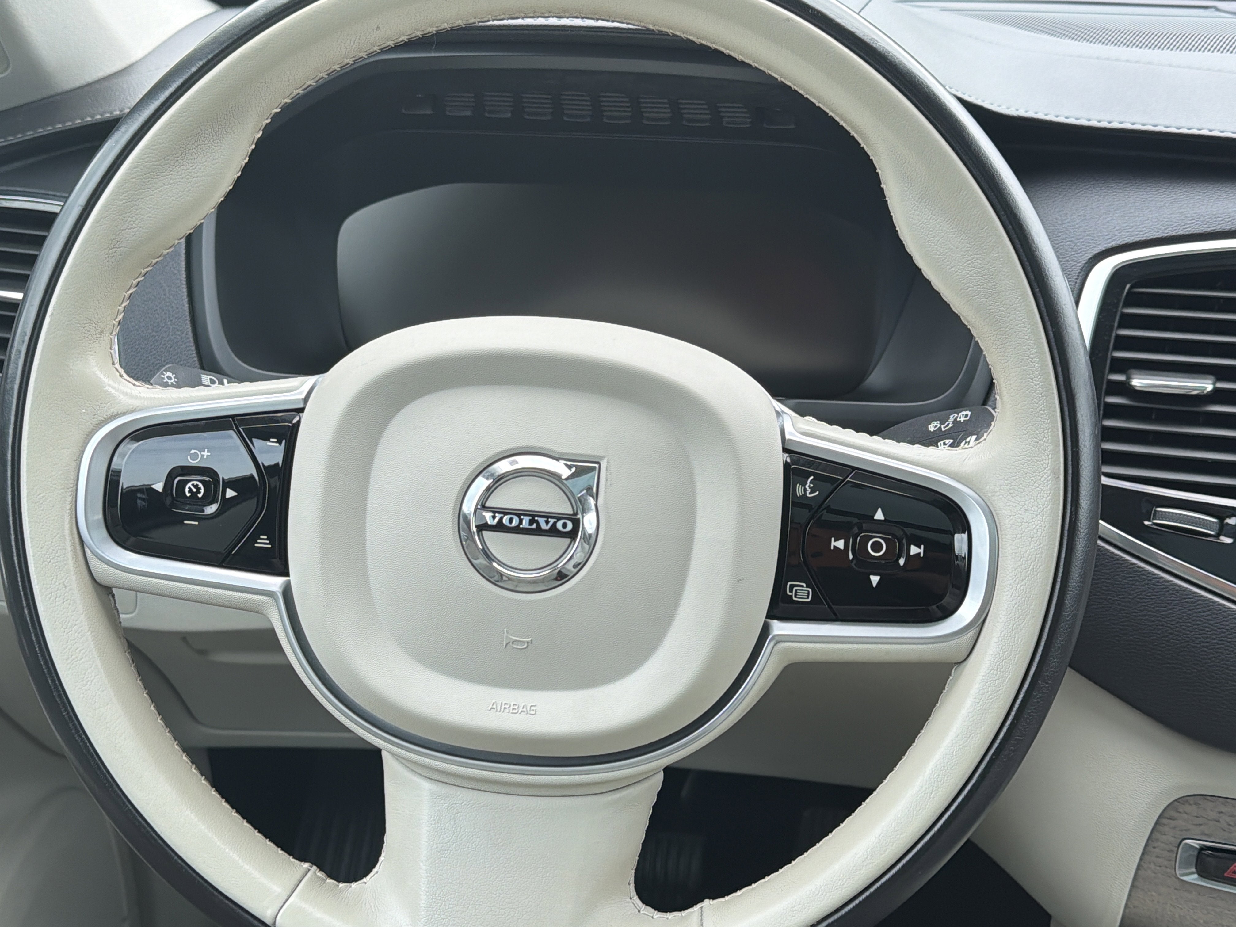 2021 Volvo XC90 Inscription