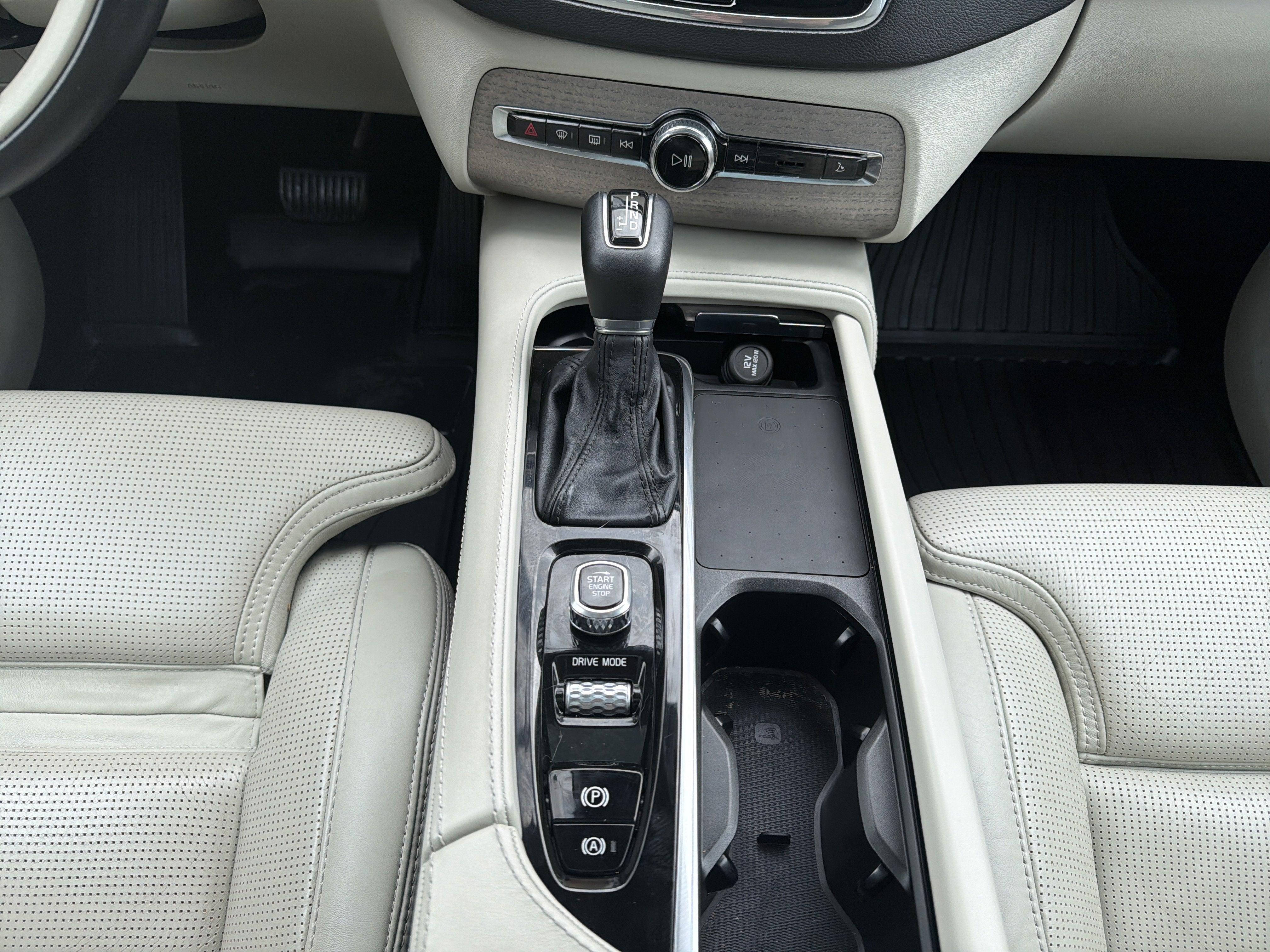 2021 Volvo XC90 Inscription