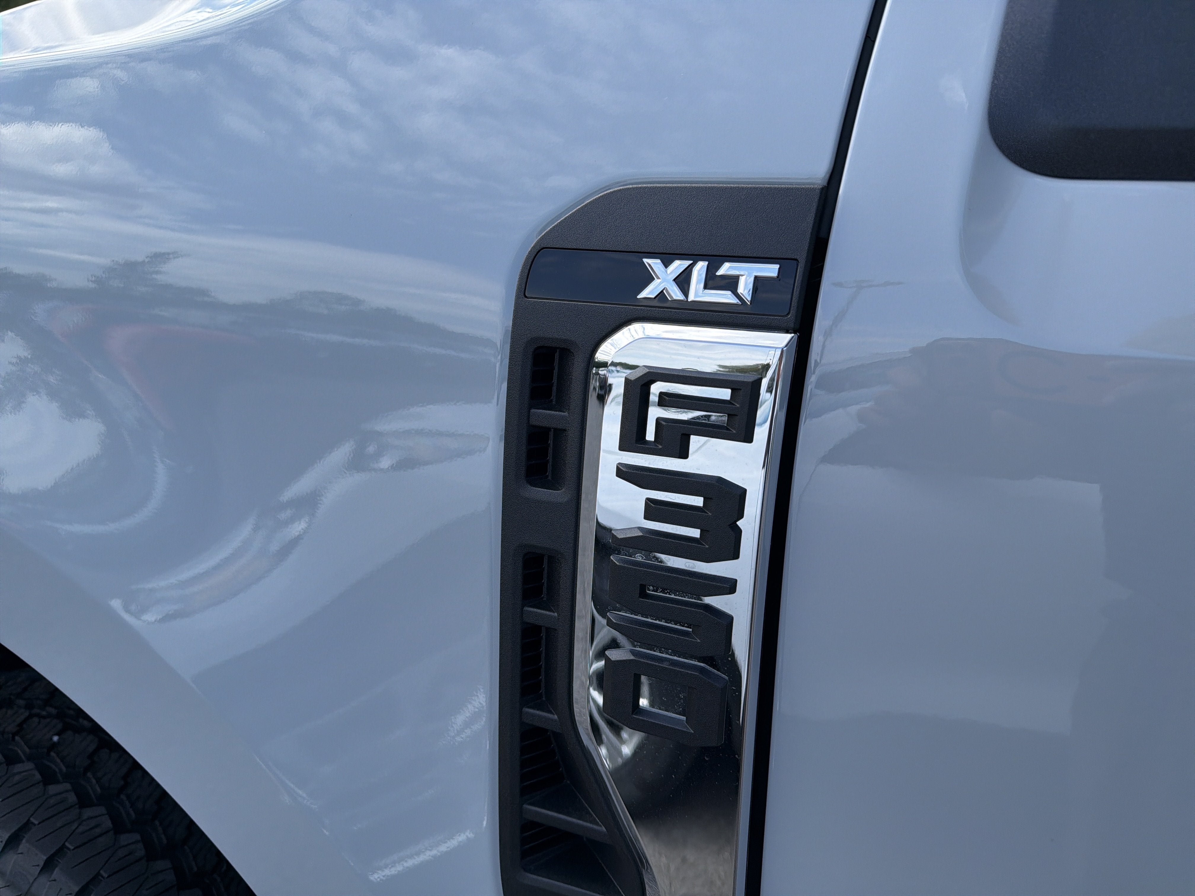 2026 Ford Super Duty F-350® XLT